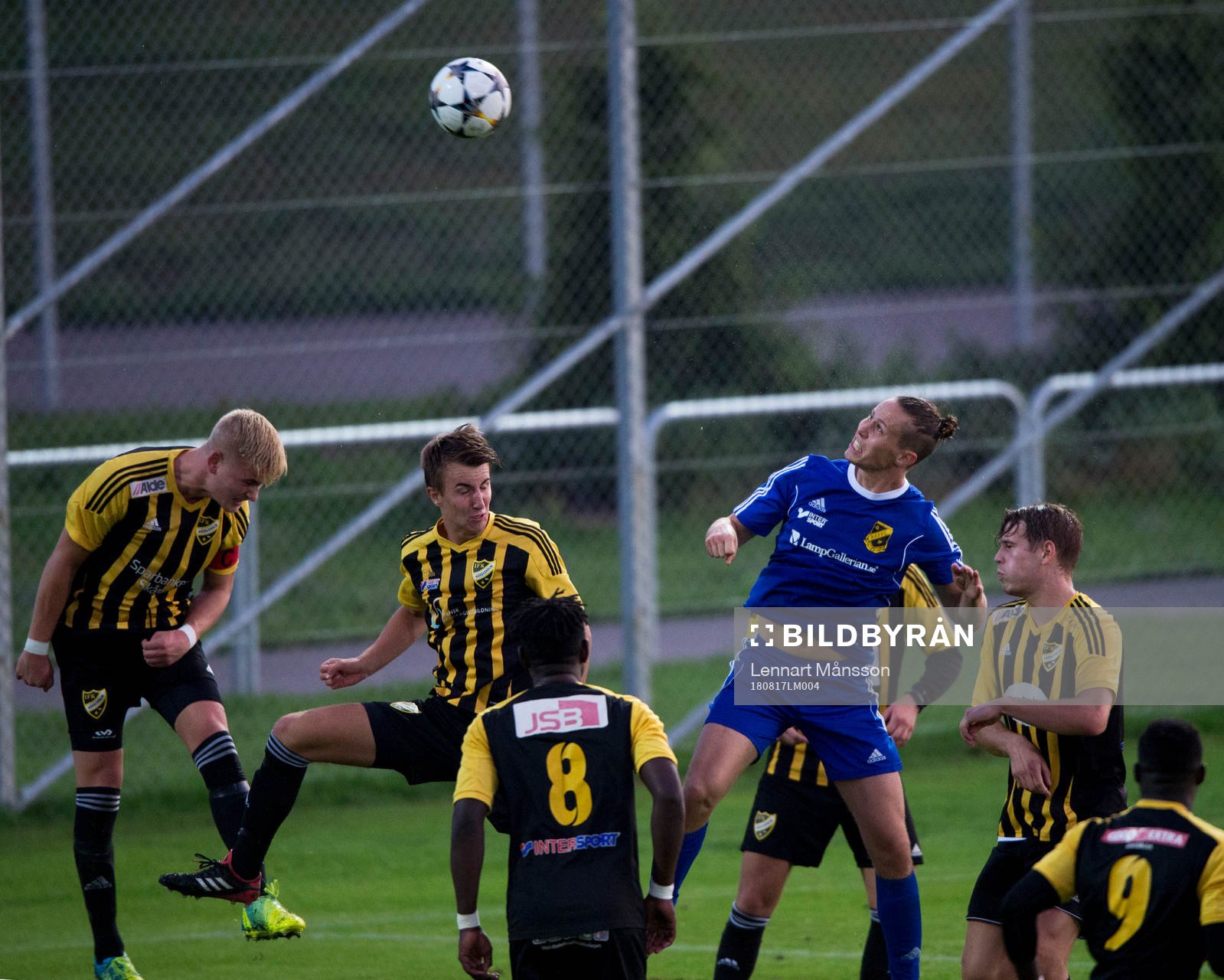 IFK Hässleholms Linus Svensson och Isak Olsson i matchen i