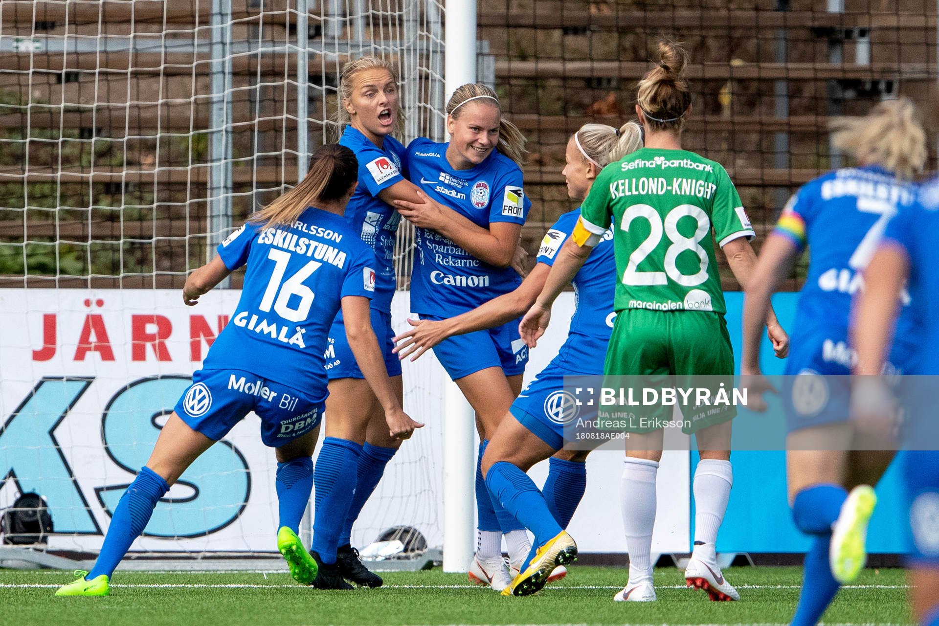 Eskilstunas Julia Tunturi jublar med lagkamrater efter 0-1 under fotbollsmatchen i Damallsvenskan mellan Hammarby och Eskilstuna den 18 augusti 2018 i Stockholm.