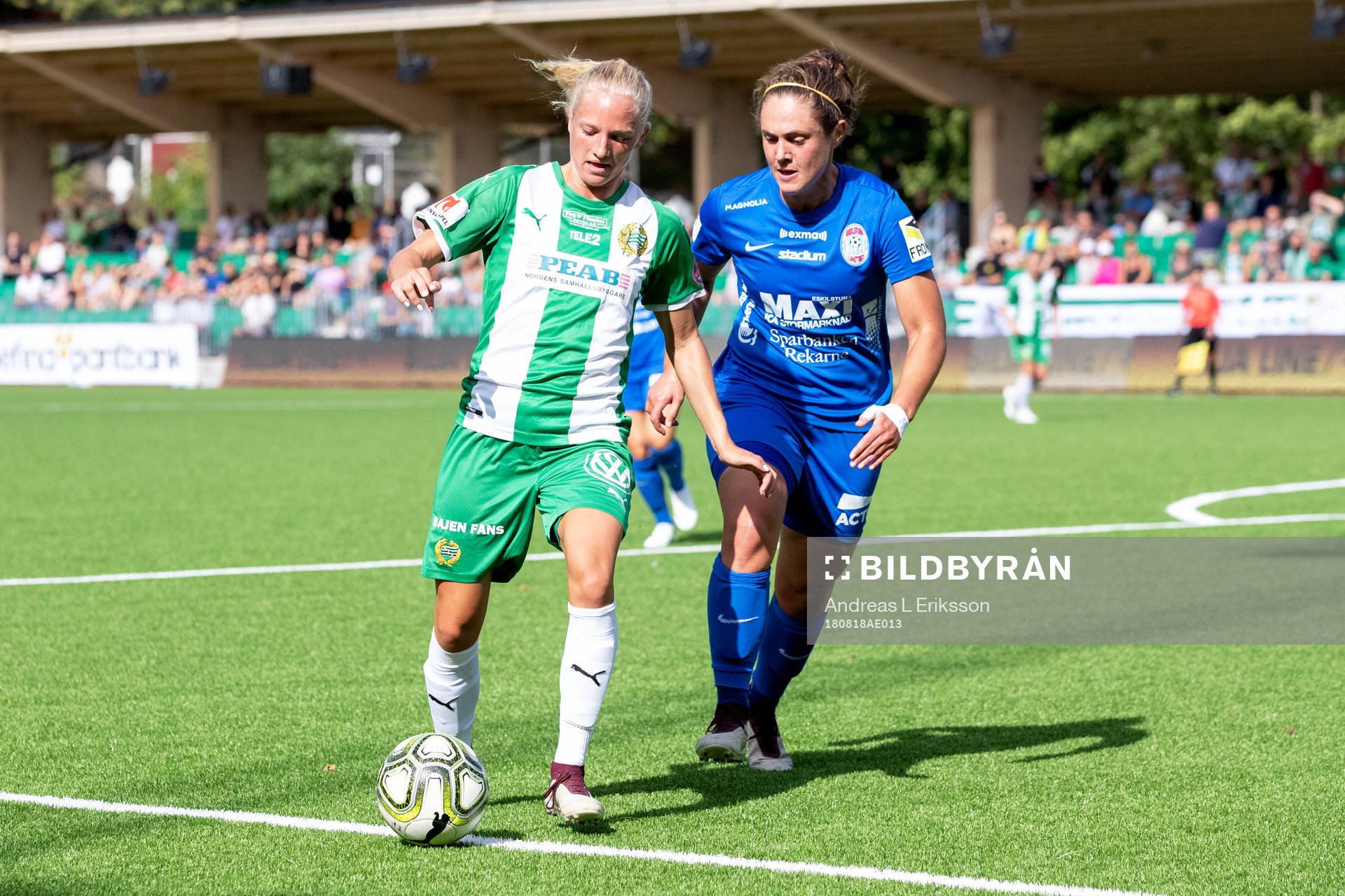 Hammarbys Astrid Larsson och Eskilstunas Shannon Woeller