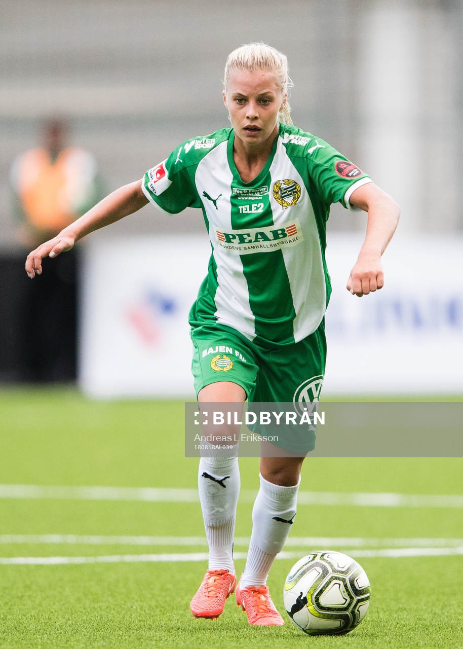 Hammarbys Lotta Ökvist med bollen