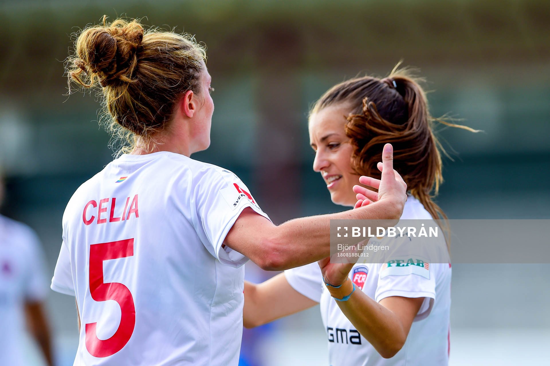 Rosengårds Iva Landeka och Alexandra Lowe Riley jublar