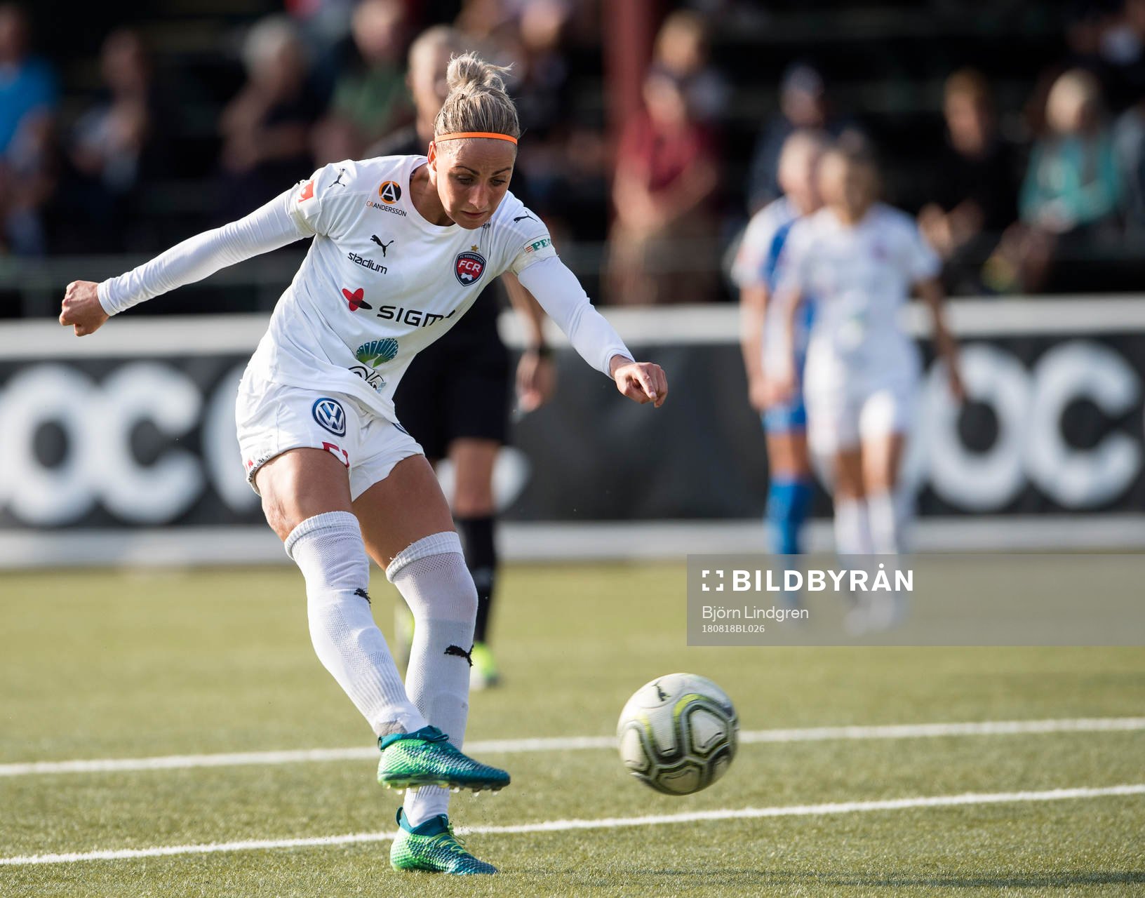Rosengårds Sanne Troelsgaard laddar iväg ett skott