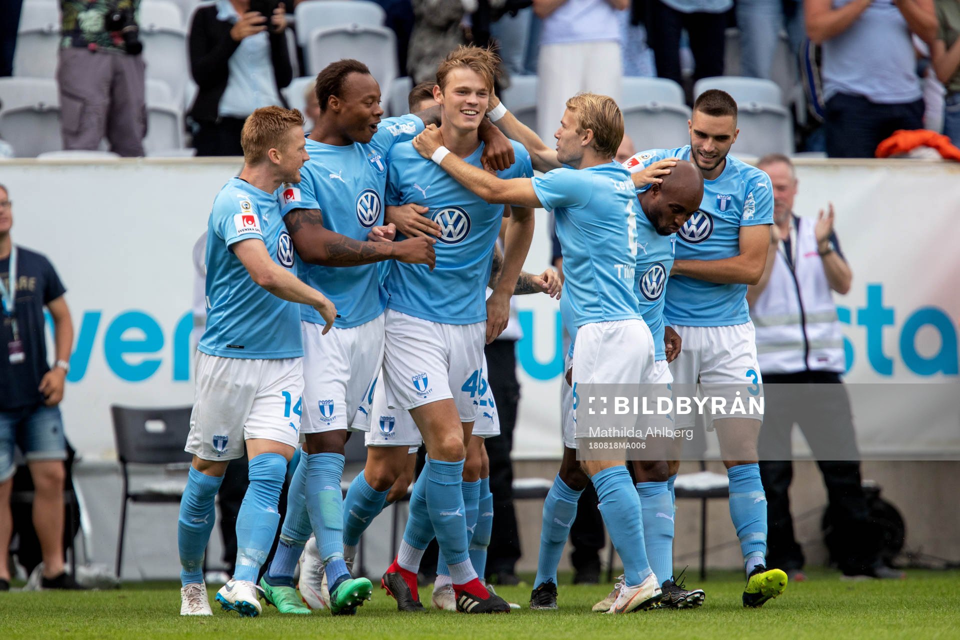 Malmö FFs Hugo Andersson jublar med lagkamrater