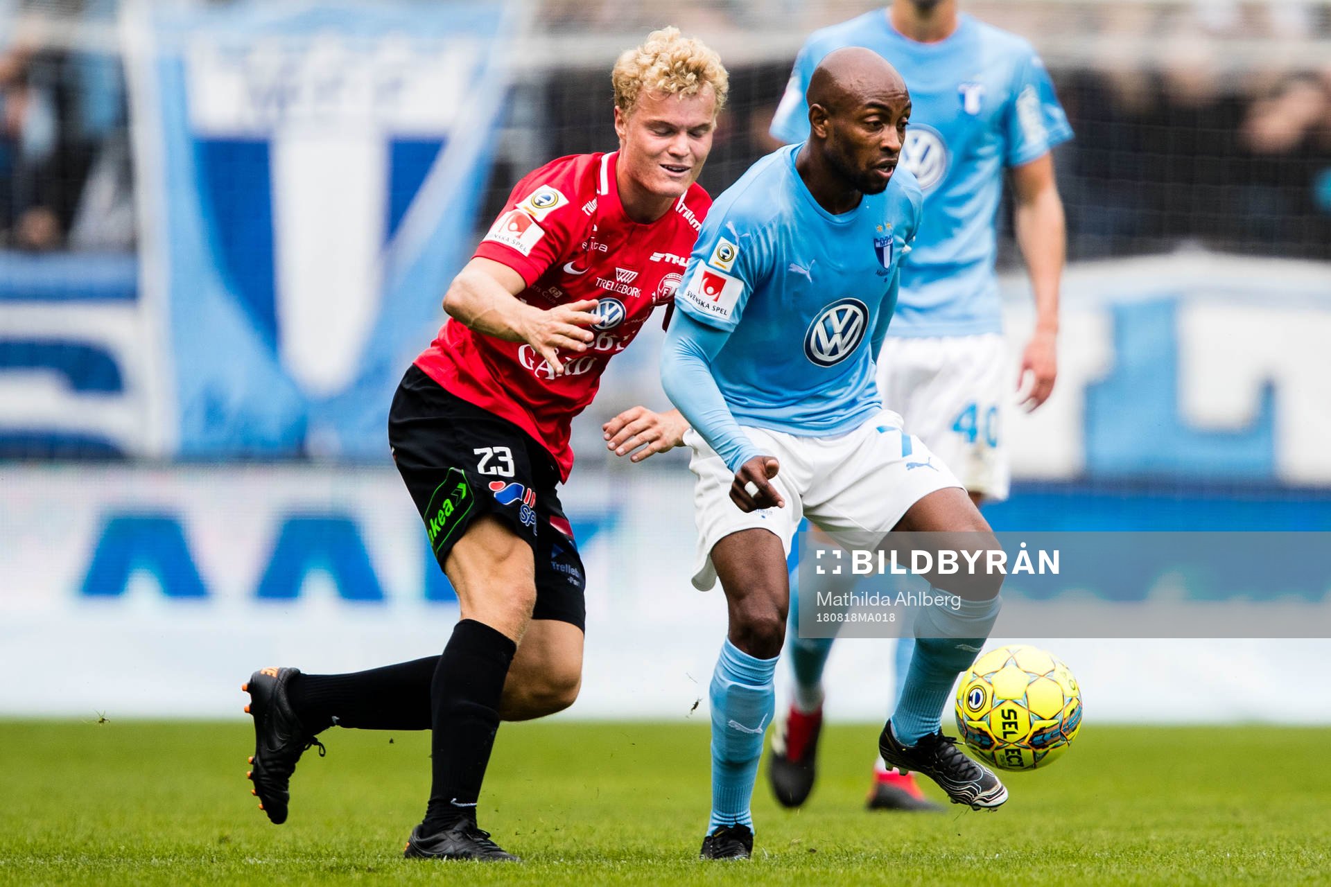 Trelleborgs Freddie Brorsson och Malmö FFs Fouad Bachirou