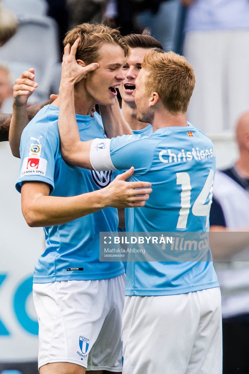 Malmö FFs Hugo Andersson jublar med lagkamrater