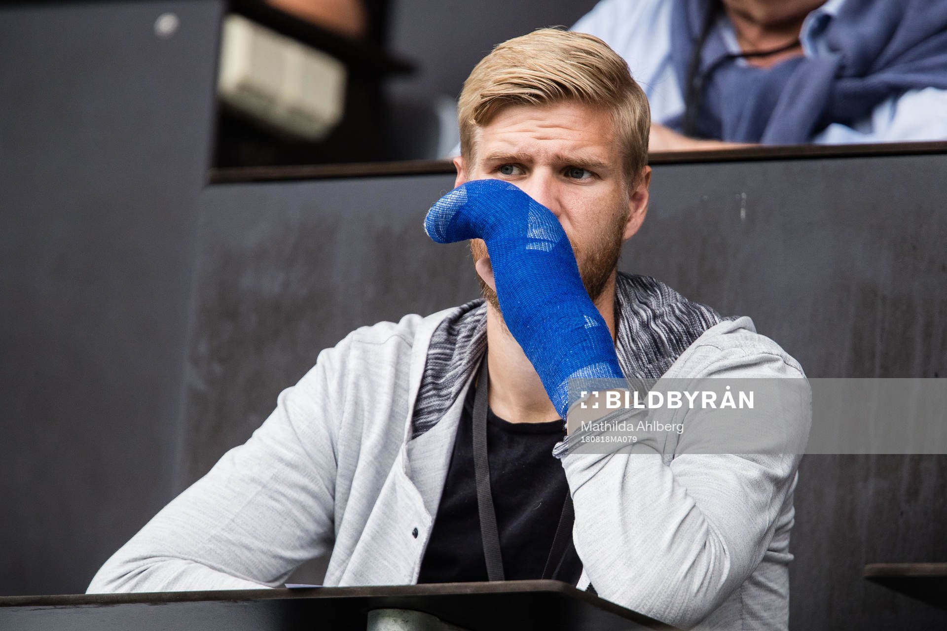 Malmö FFs målvakt Fredrik Andersson på läktaren
