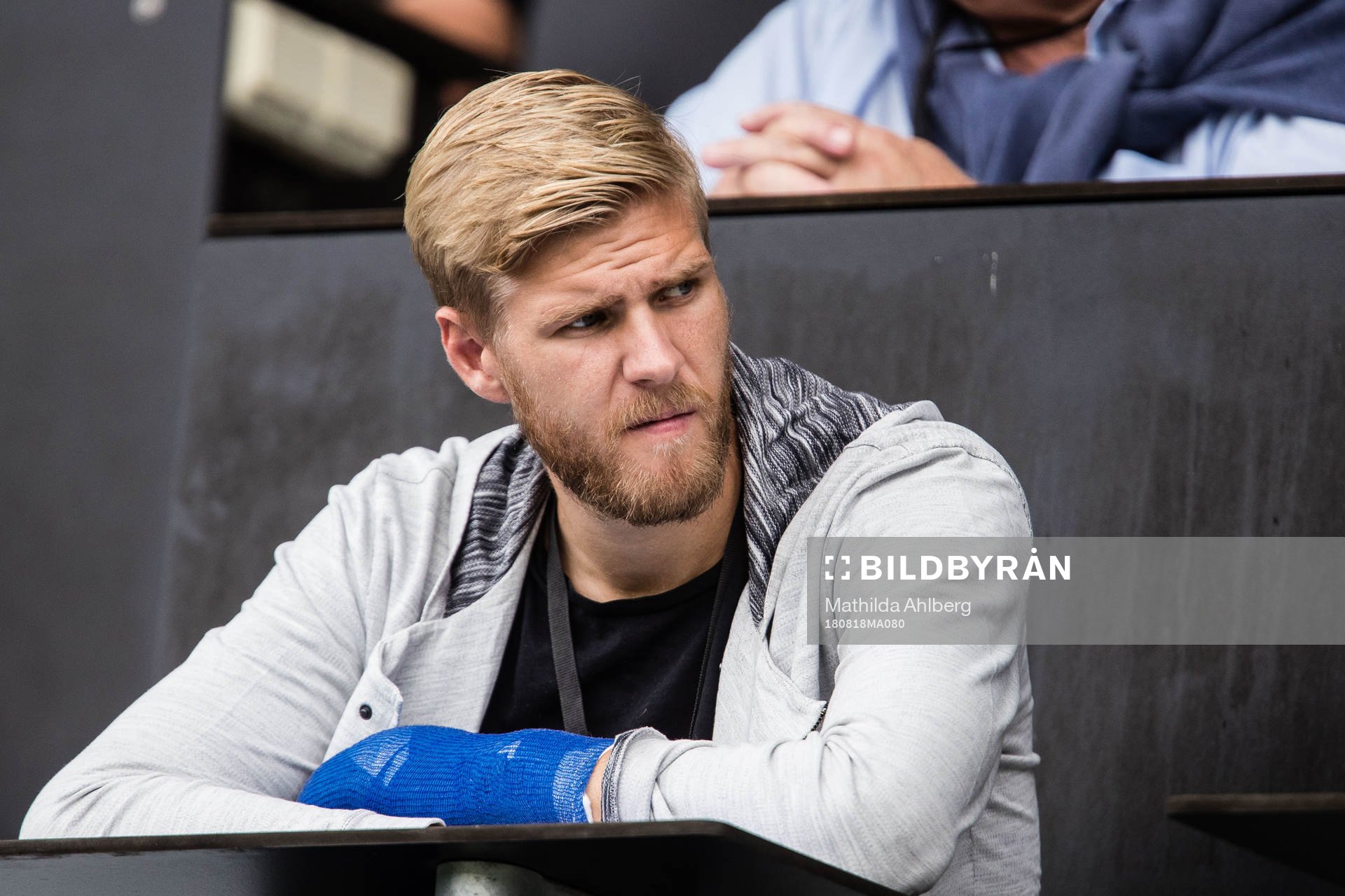 Malmö FFs målvakt Fredrik Andersson på läktaren