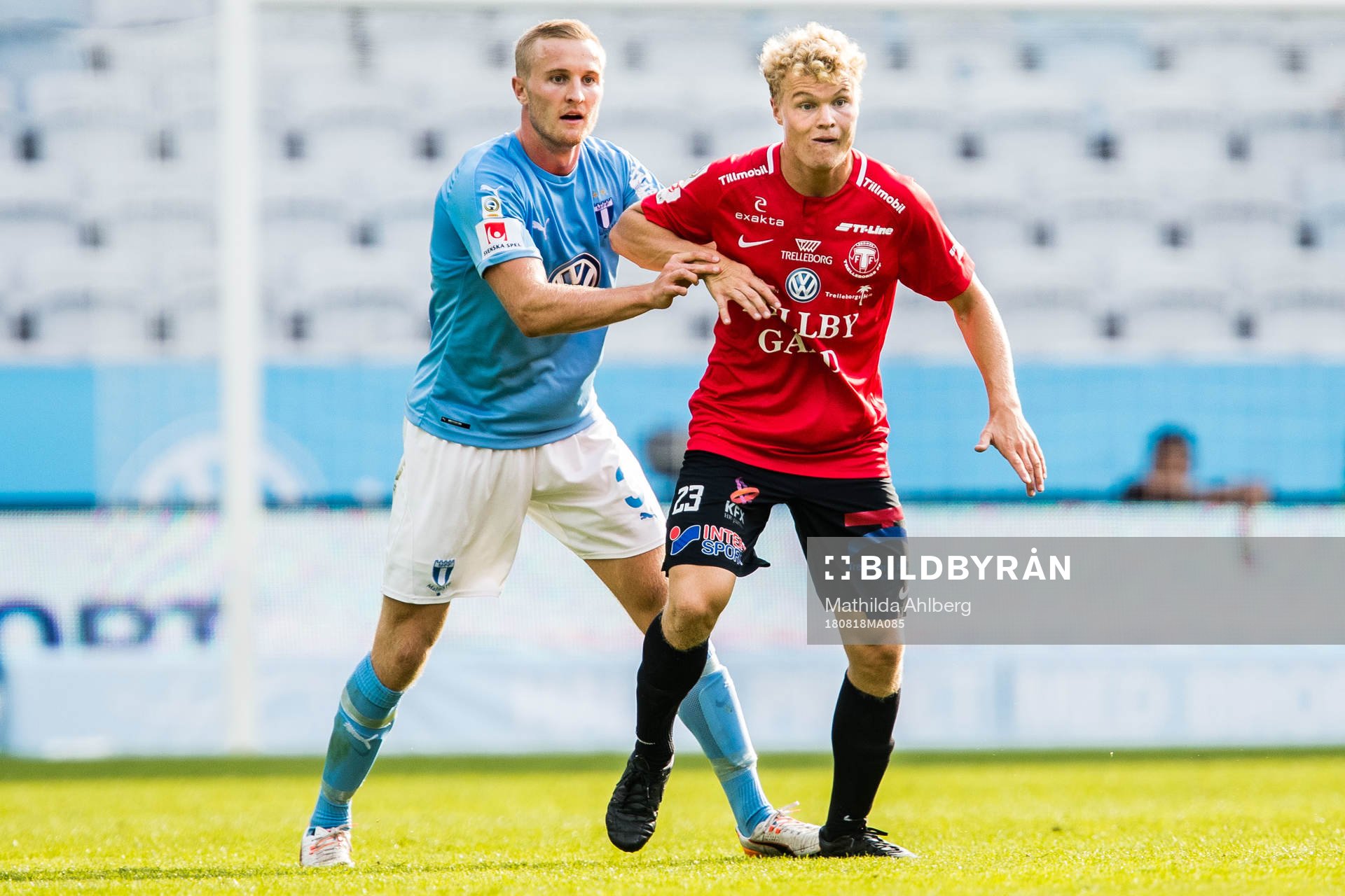 Malmö FFs Franz Brorsson och Trelleborgs Freddie Brorsson under fotbollsmatchen i Allsvenskan mellan Malmö FF och Trelleborg den 18 augusti 2018 i Malmö.