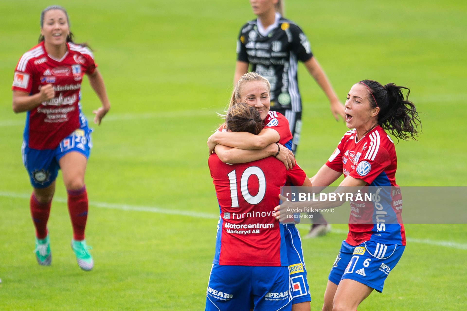 Vittsjös Emma Lundh jublar efter 1-0 målet under fotbollsmatchen i Damallsvenskan mellan Vittsjö och Piteå den 19 augusti 2018 i Vittsjö.