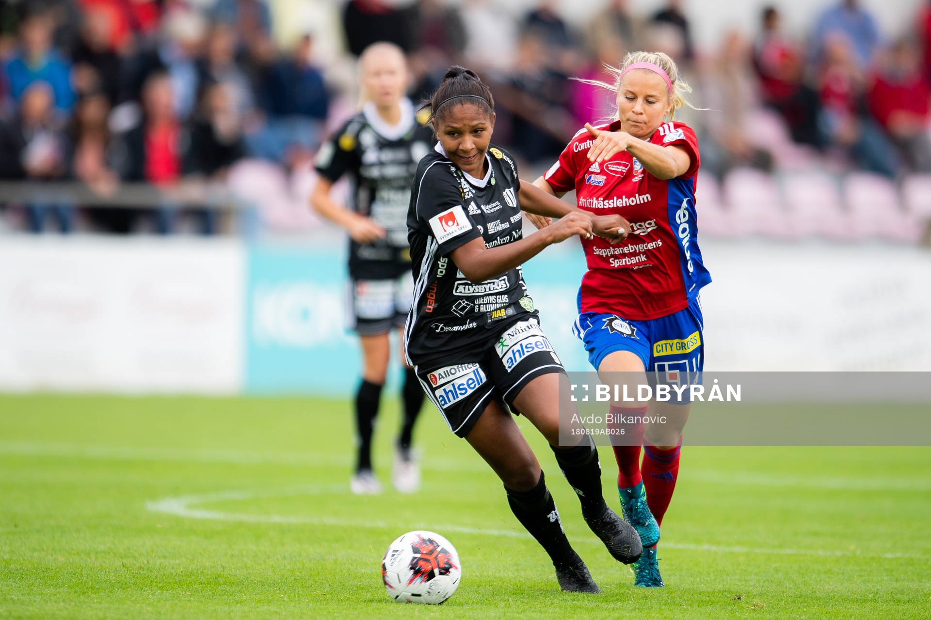 Piteås Madelen Janogy och Vittsjös Emmi Alanen