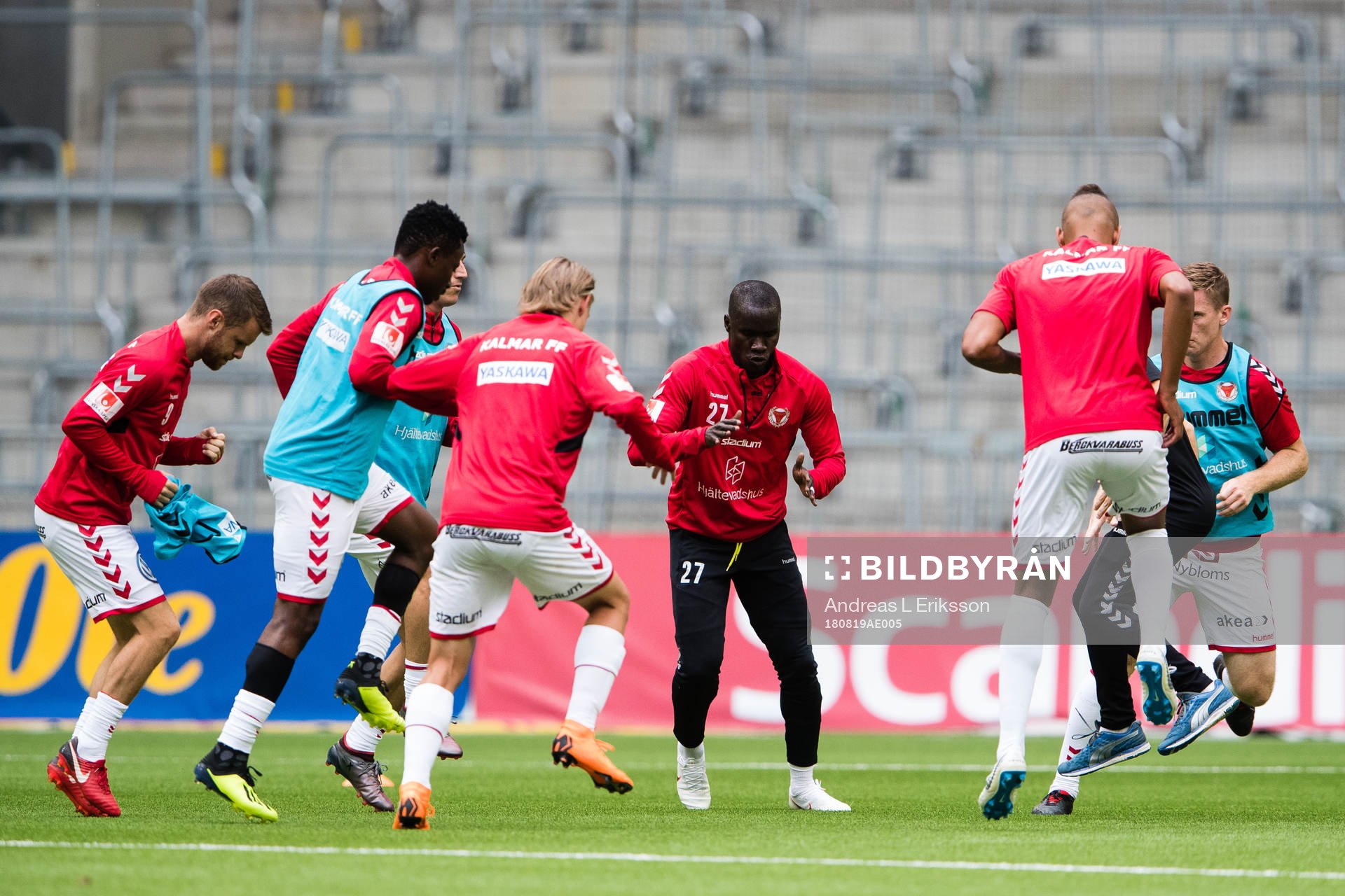 Kalmars Papa Alioune Diouf värmer upp