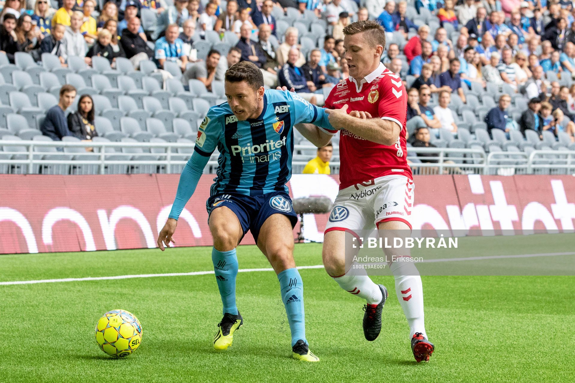 Djurgårdens Kerim Mrabti och Kalmars Victor Agardius