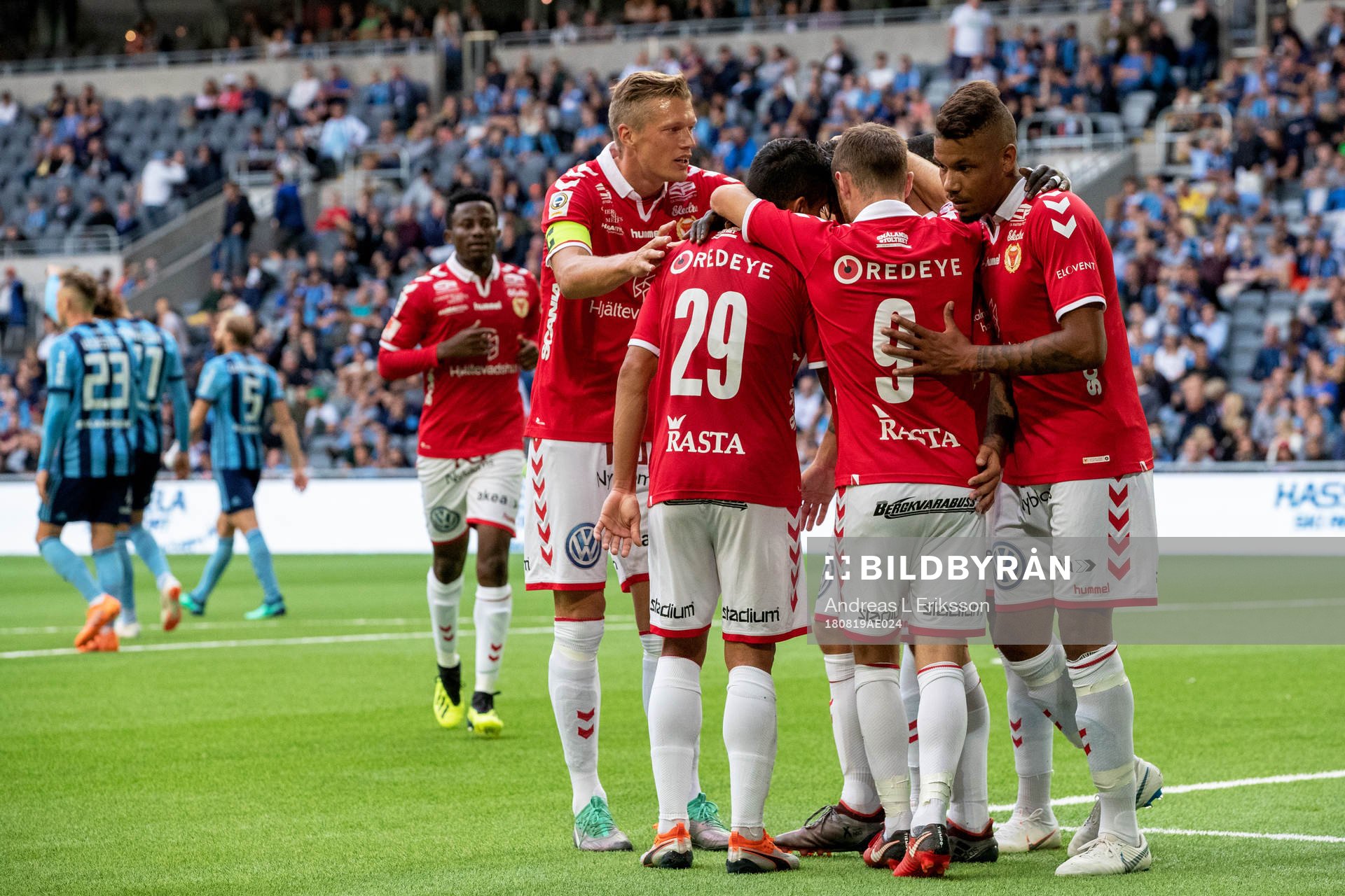 Kalmars Erton Fejzullahu jublar med lagkamrater efter 0-2 under fotbollsmatchen i Allsvenskan mellan Djurgården och Kalmar den 19 augusti 2018 i Stockholm.