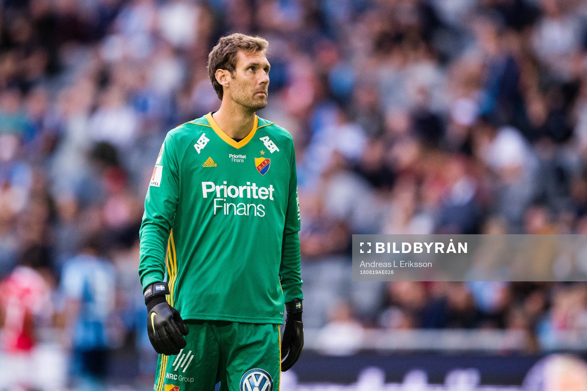 Djurgårdens målvakt Andreas Isaksson deppar