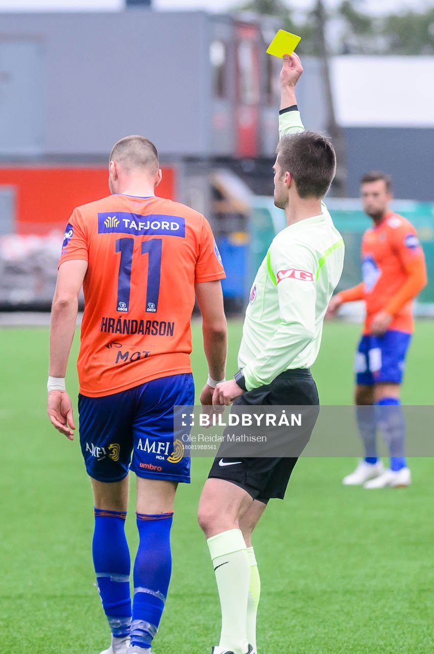 Aron Elís Thrándarson of Aalesund receives a yellow card