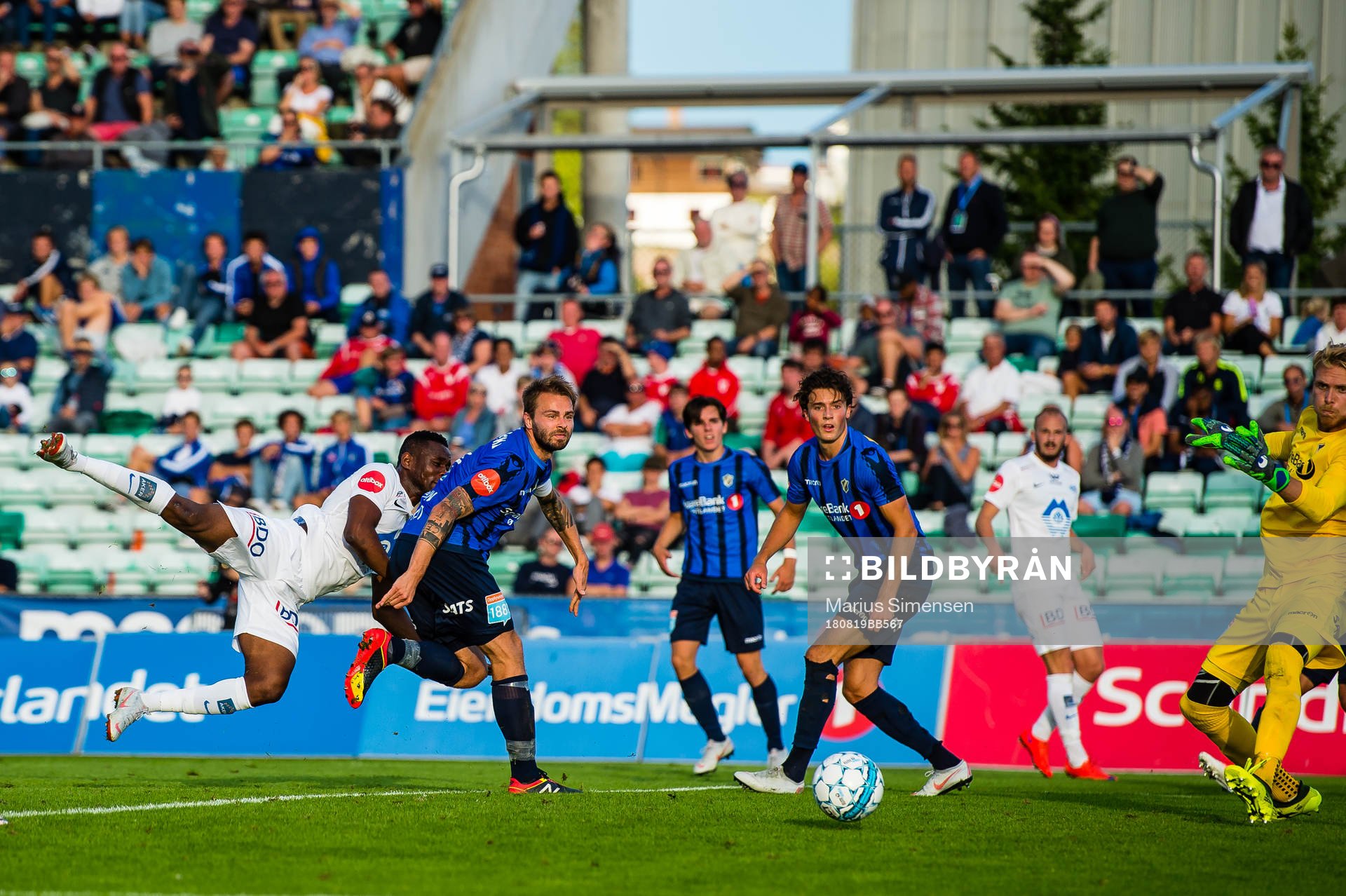Leke Samson James of Molde and Vadim Demidov of Stabæk