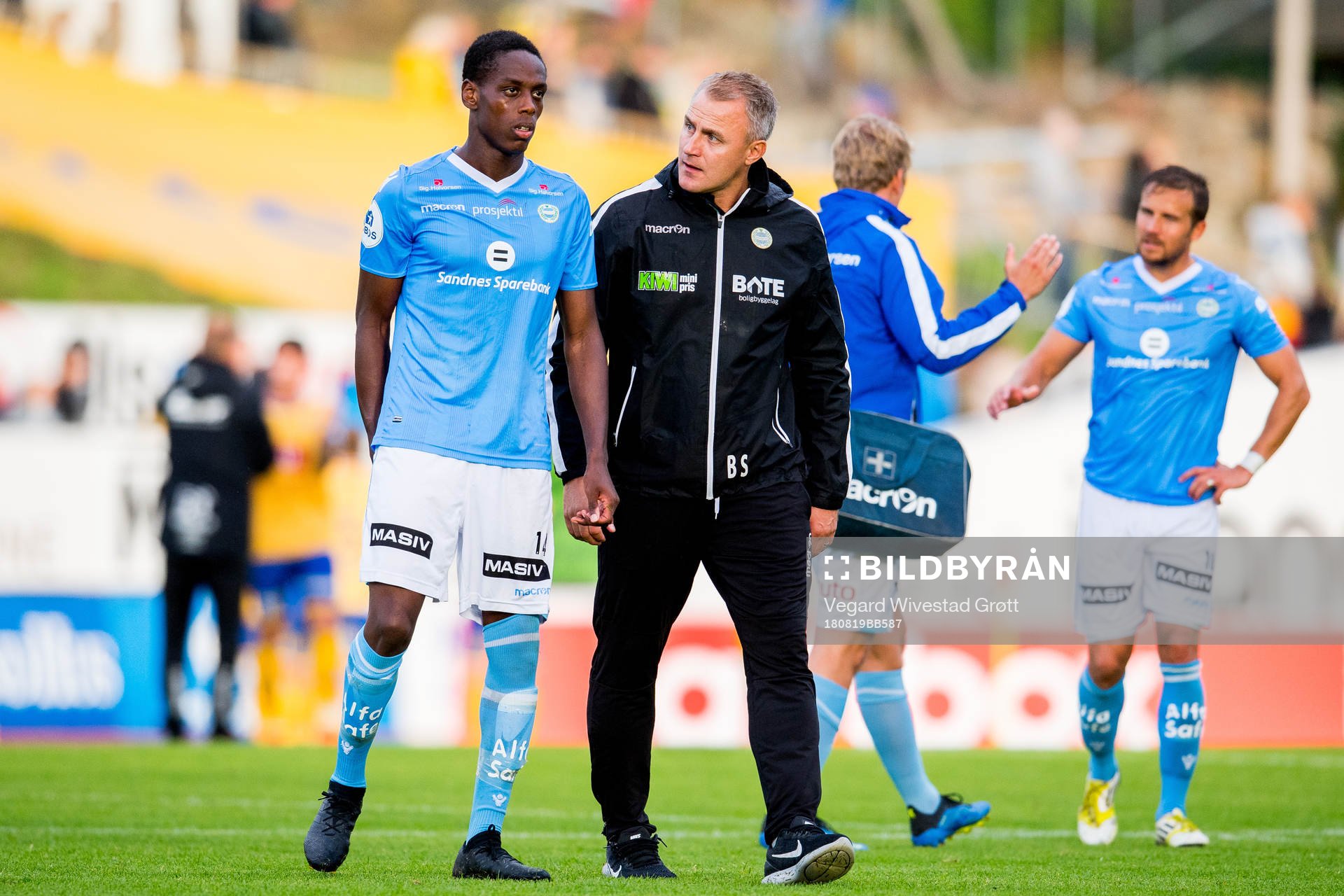 Akinsola Akinyemi of Sandnes Ulf and Bengt Sæternes, head