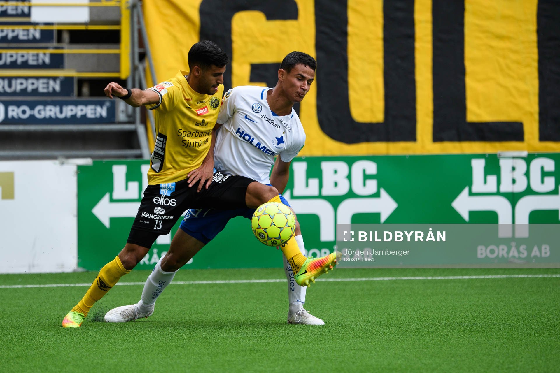 Elfsborgs Rami Kaib och Norrköpings Ian Smith i kamp
