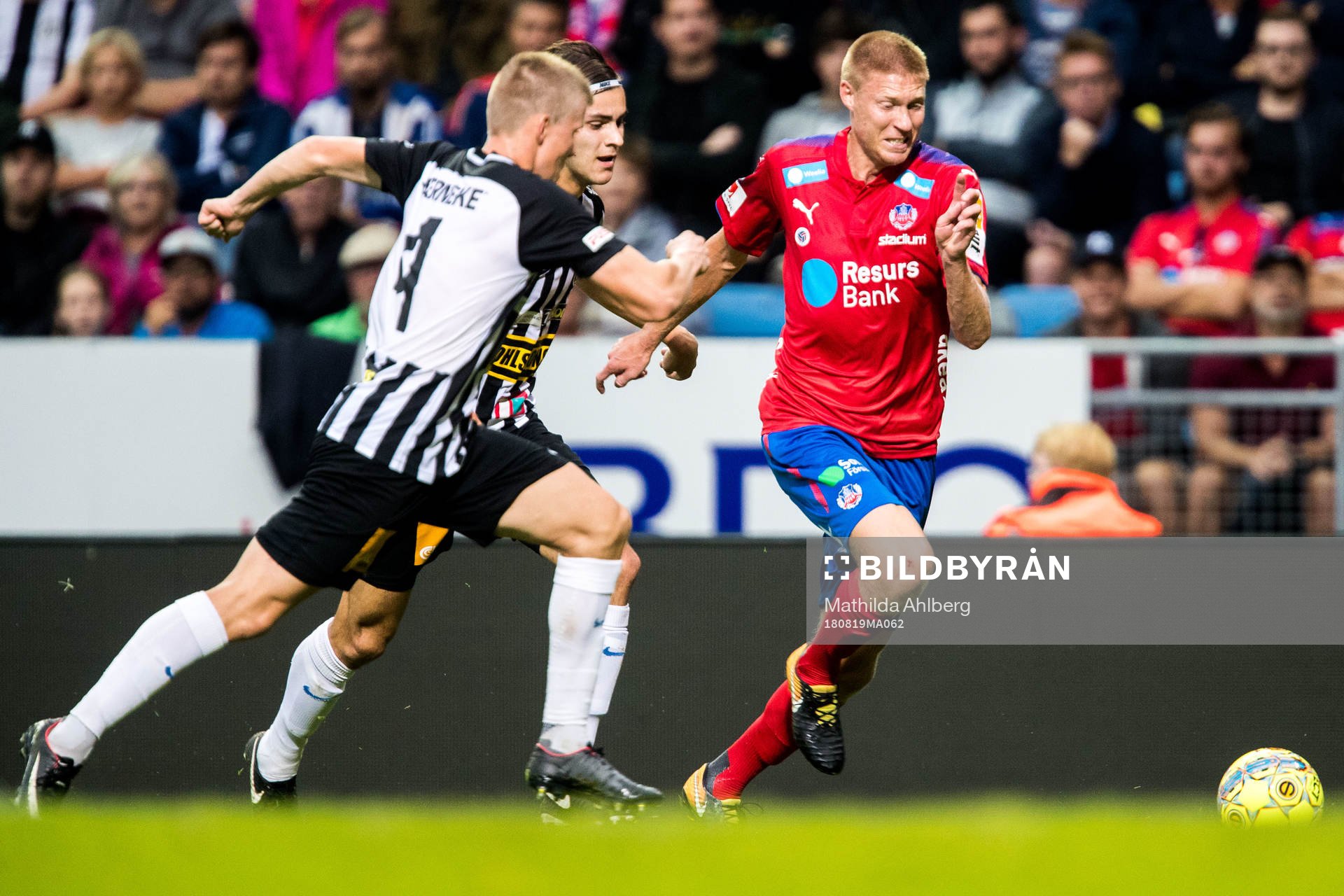 Landskronas Alfons Sampstedt och Adi Nalic försöker