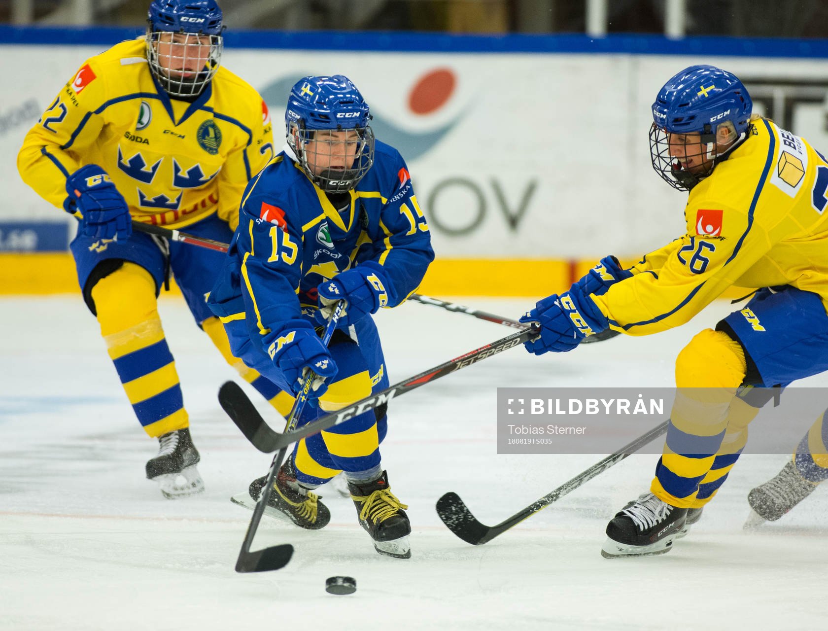 Lisa Johansson (blå) och Hanna Olsson (gul)