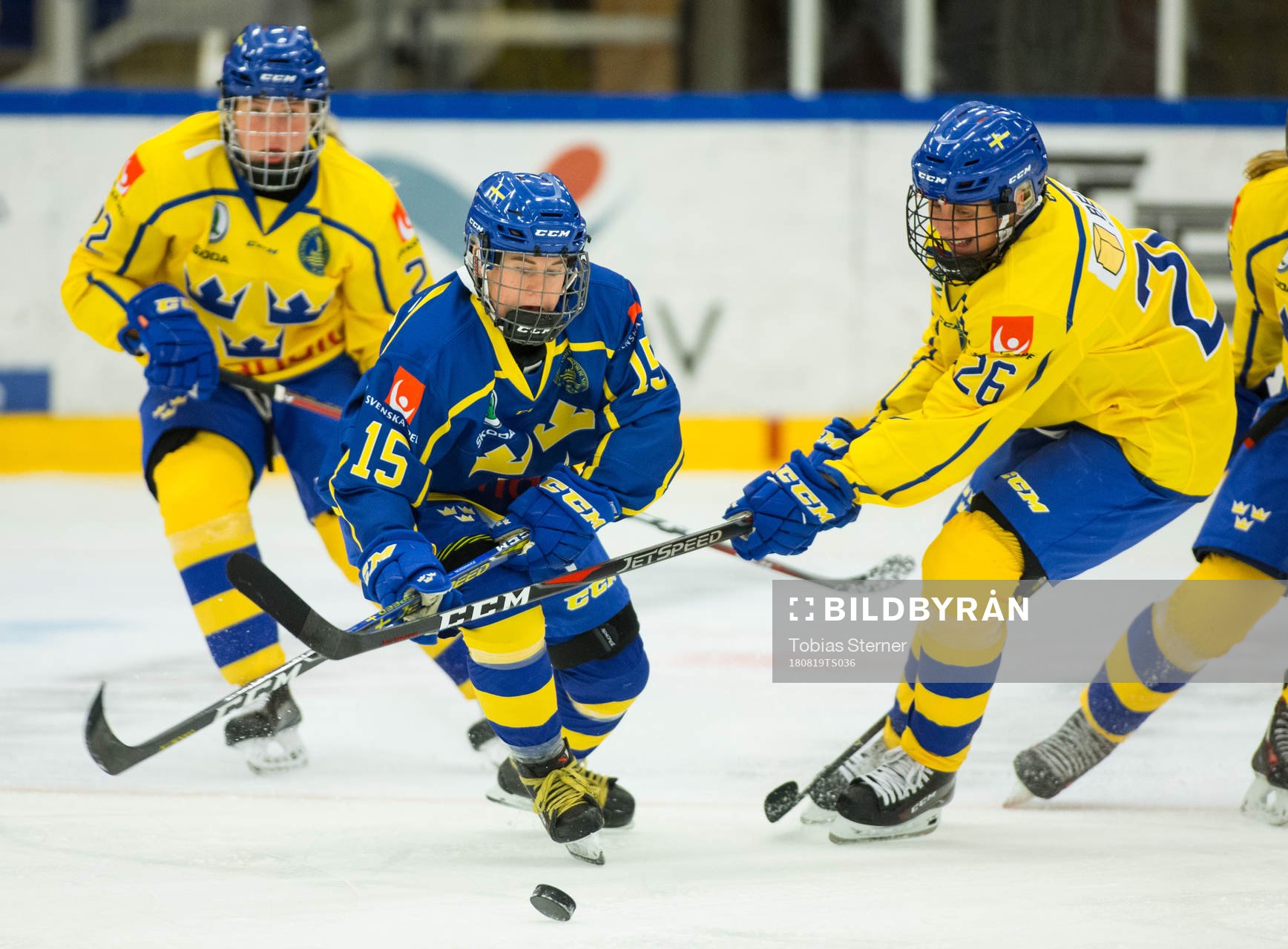 Lisa Johansson (blå) och Hanna Olsson (gul)