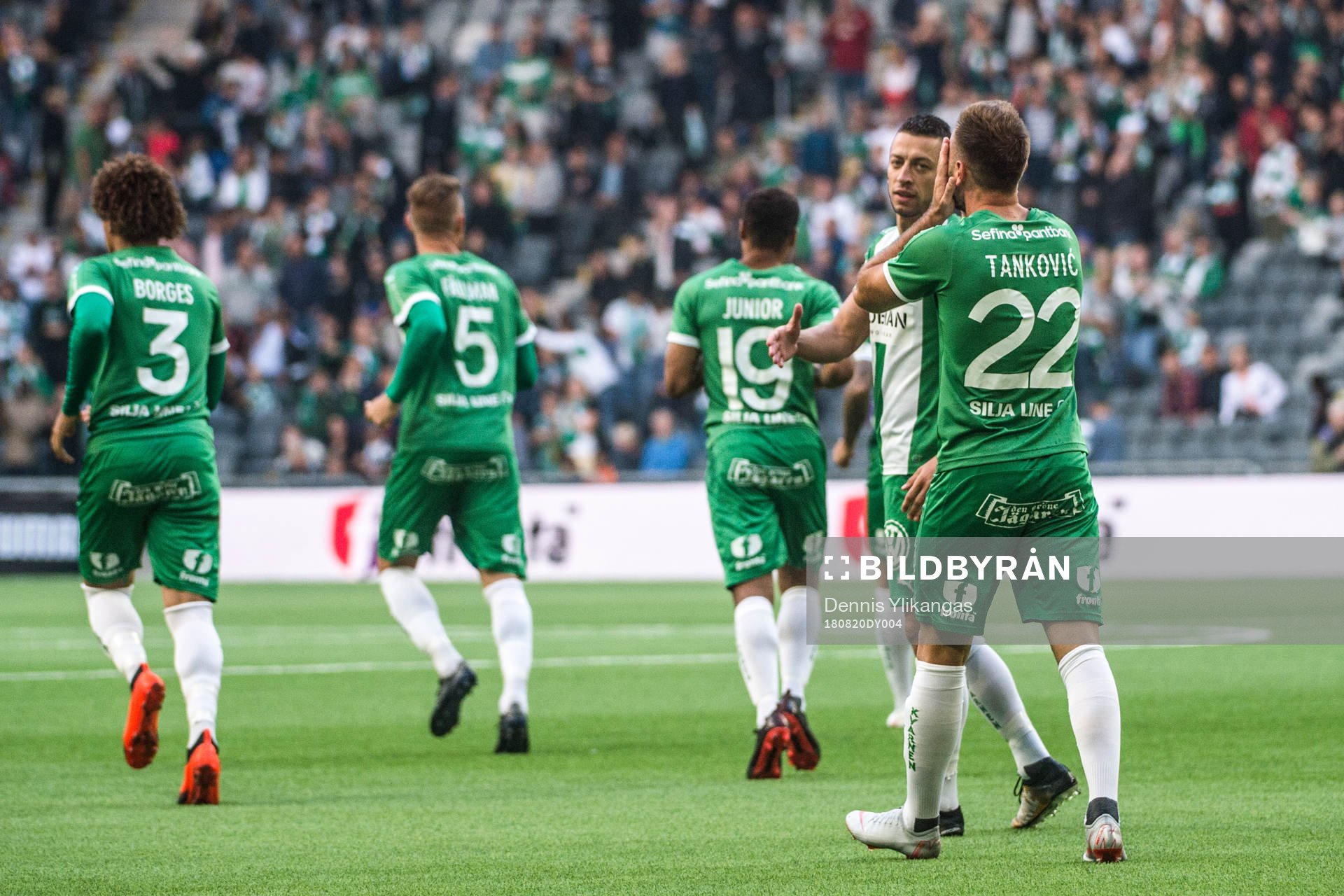 Hammarbys Nikola Djurdjic jublar med Muamer Tankovic