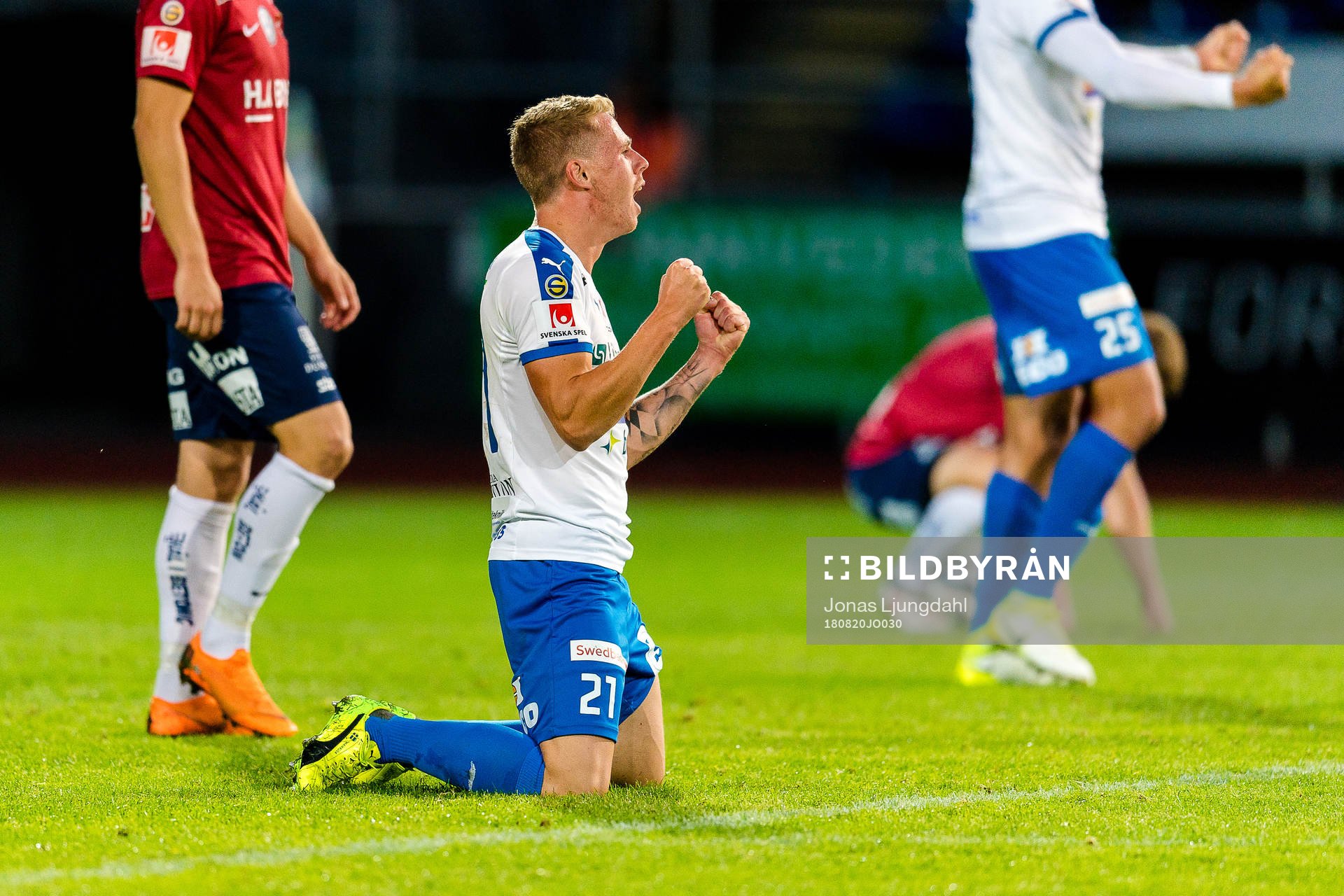 Värnamos Anton Maikkula jublar efter vinsten under fotbollsmatchen i Superettan mellan Värnamo och Örgryte den 20 augusti 2018 i Värnamo.
