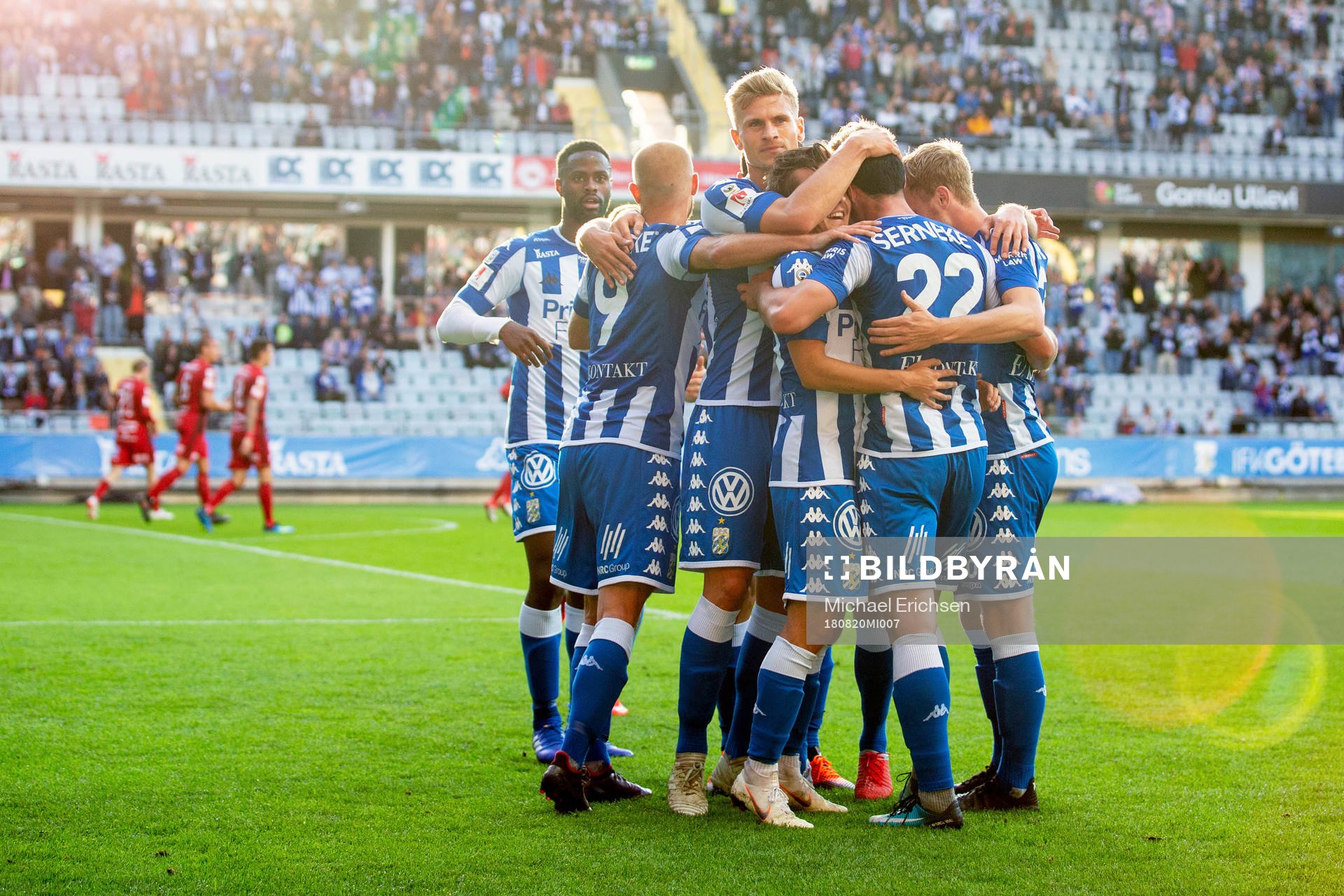 IFK Göteborgs Giorgi Kharaishvili jublar med lagkamrater