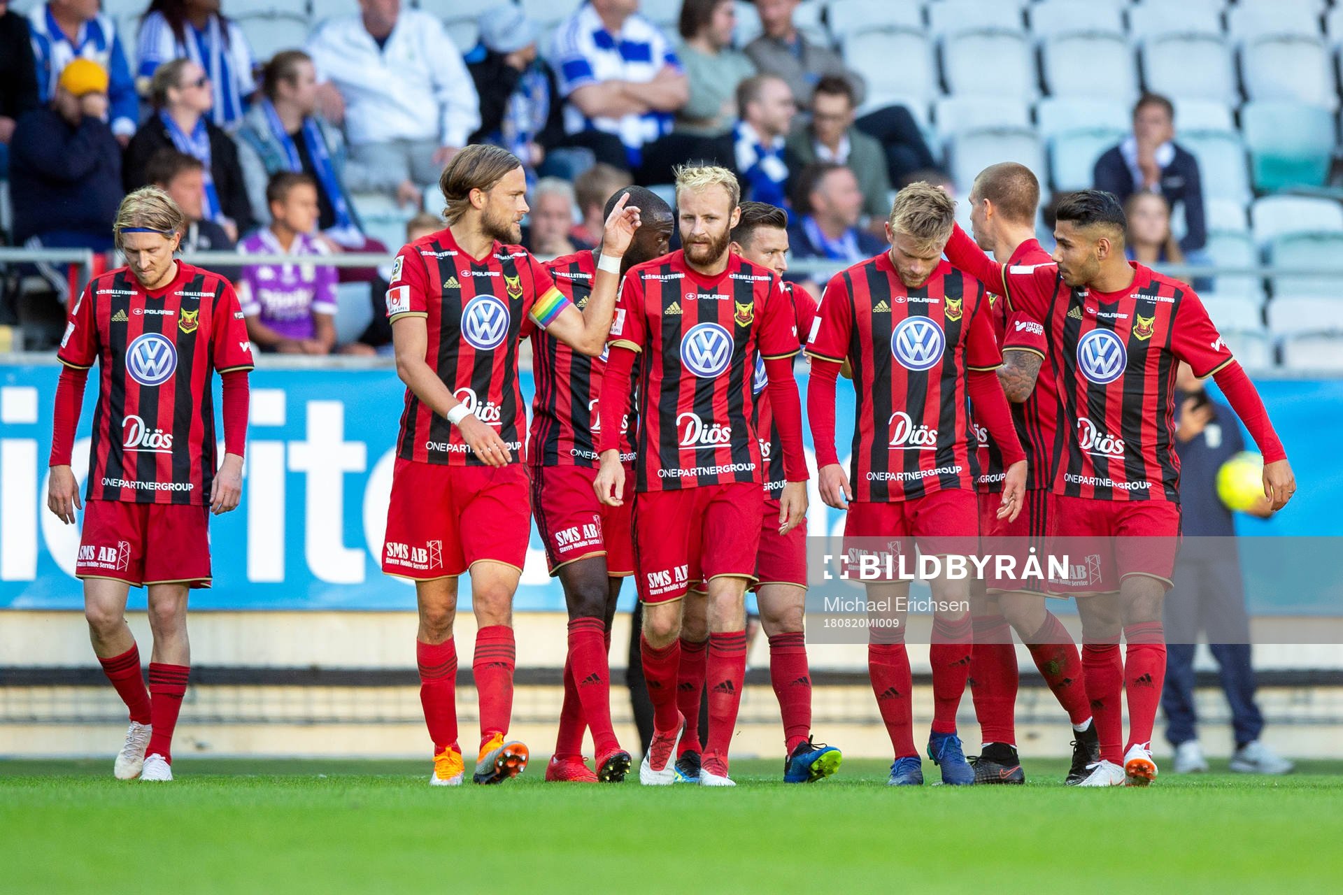 Östersunds Dennis Widgren jublar med lagkamrater
