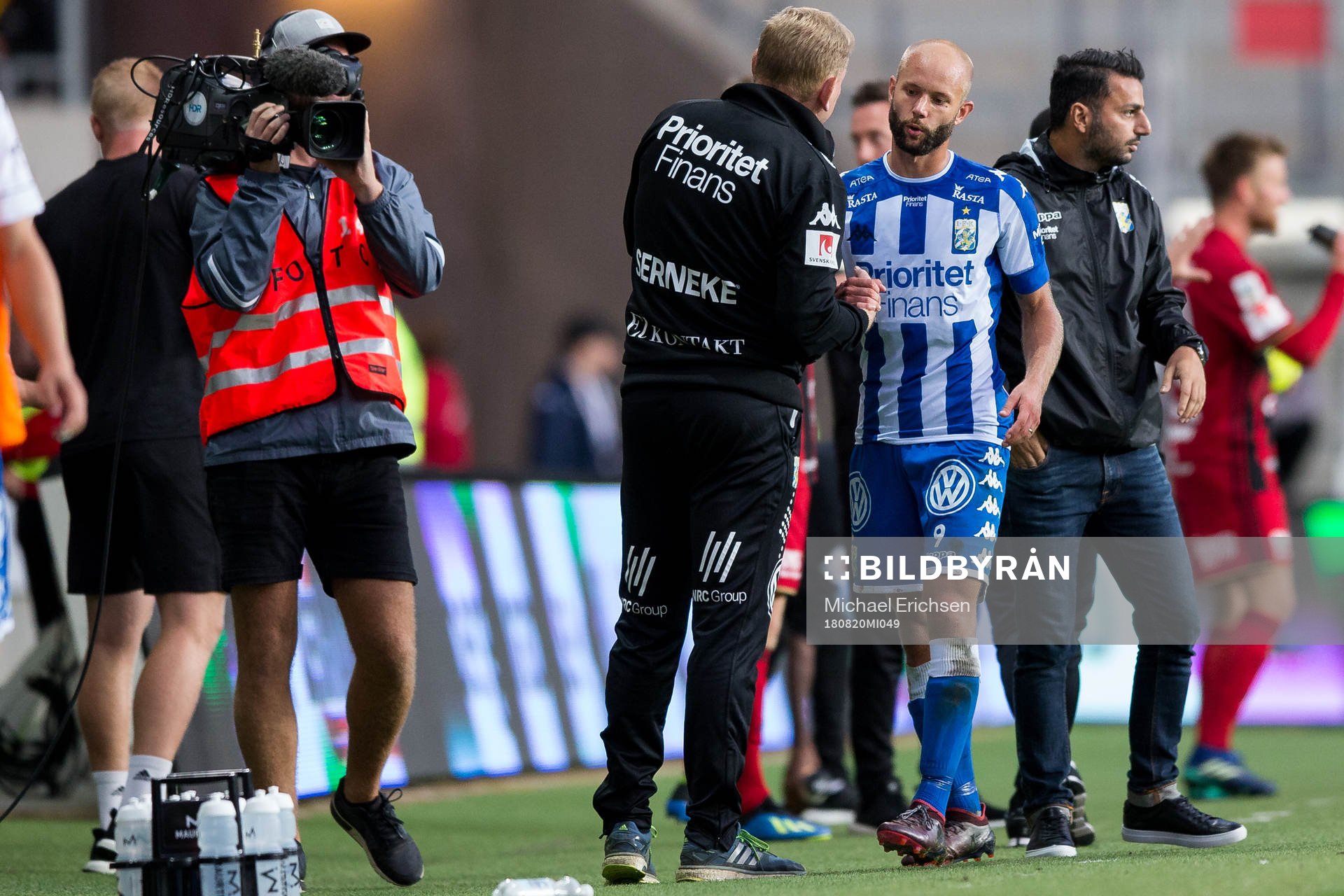 IFK Göteborgs Robin Söder tackar assisterande tränare