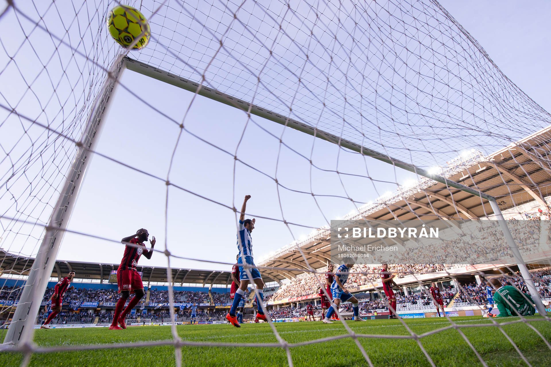 Östersunds målvakt Aly Keita släpper in 1-0 till IFK
