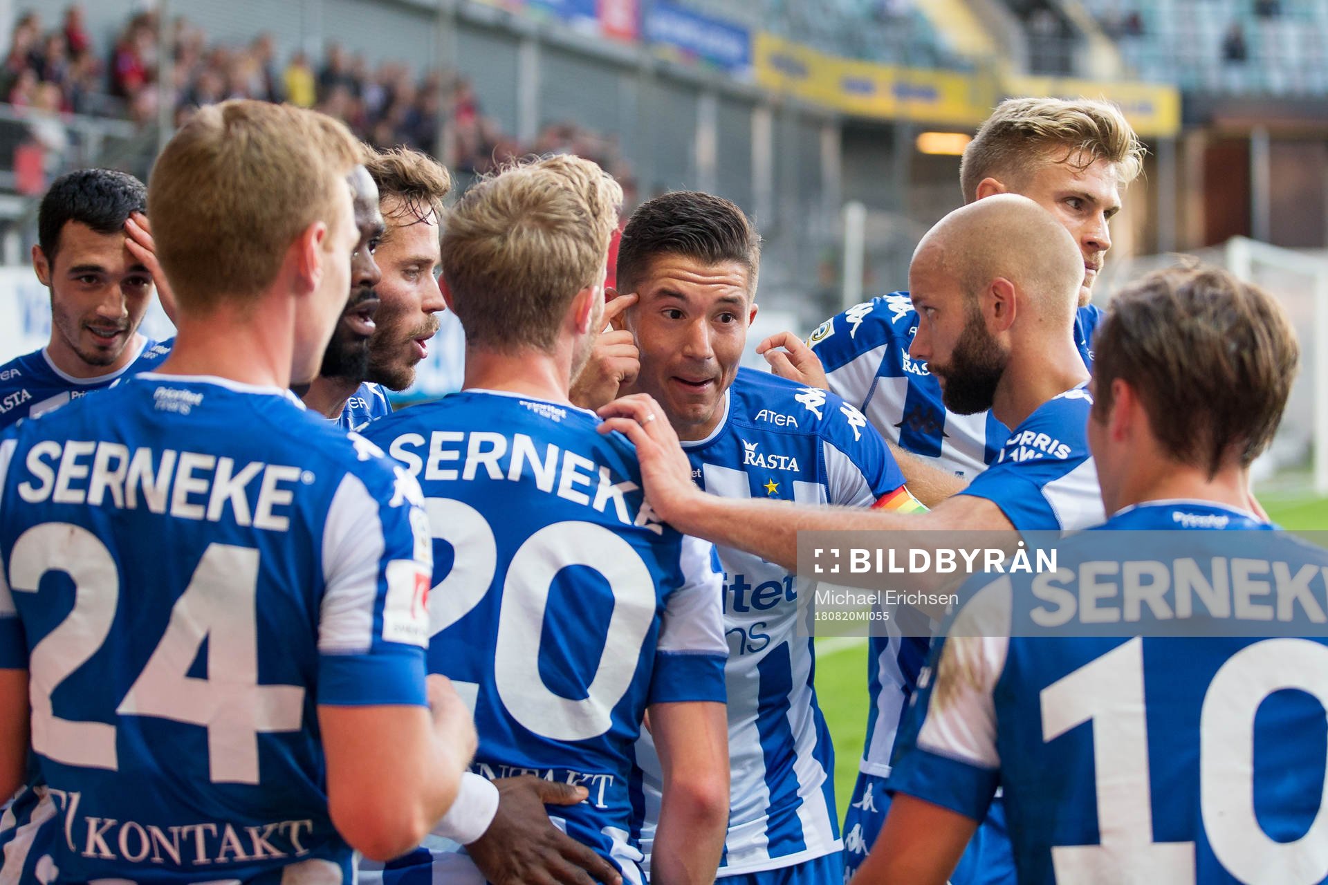 IFK Göteborgs David Boo Wiklander pratar med sina