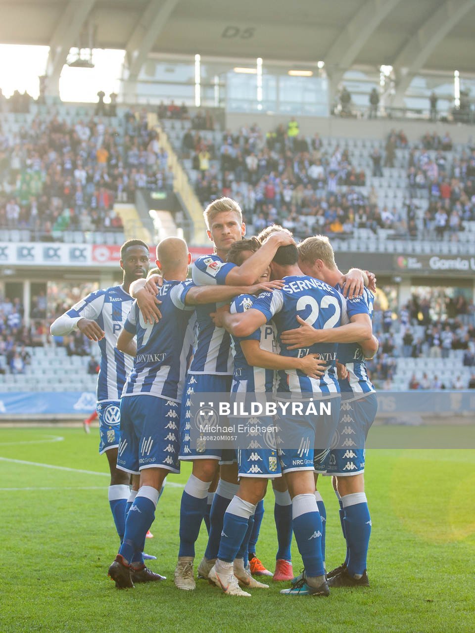 IFK Göteborgs Giorgi Kharaishvili jublar med lagkamrater