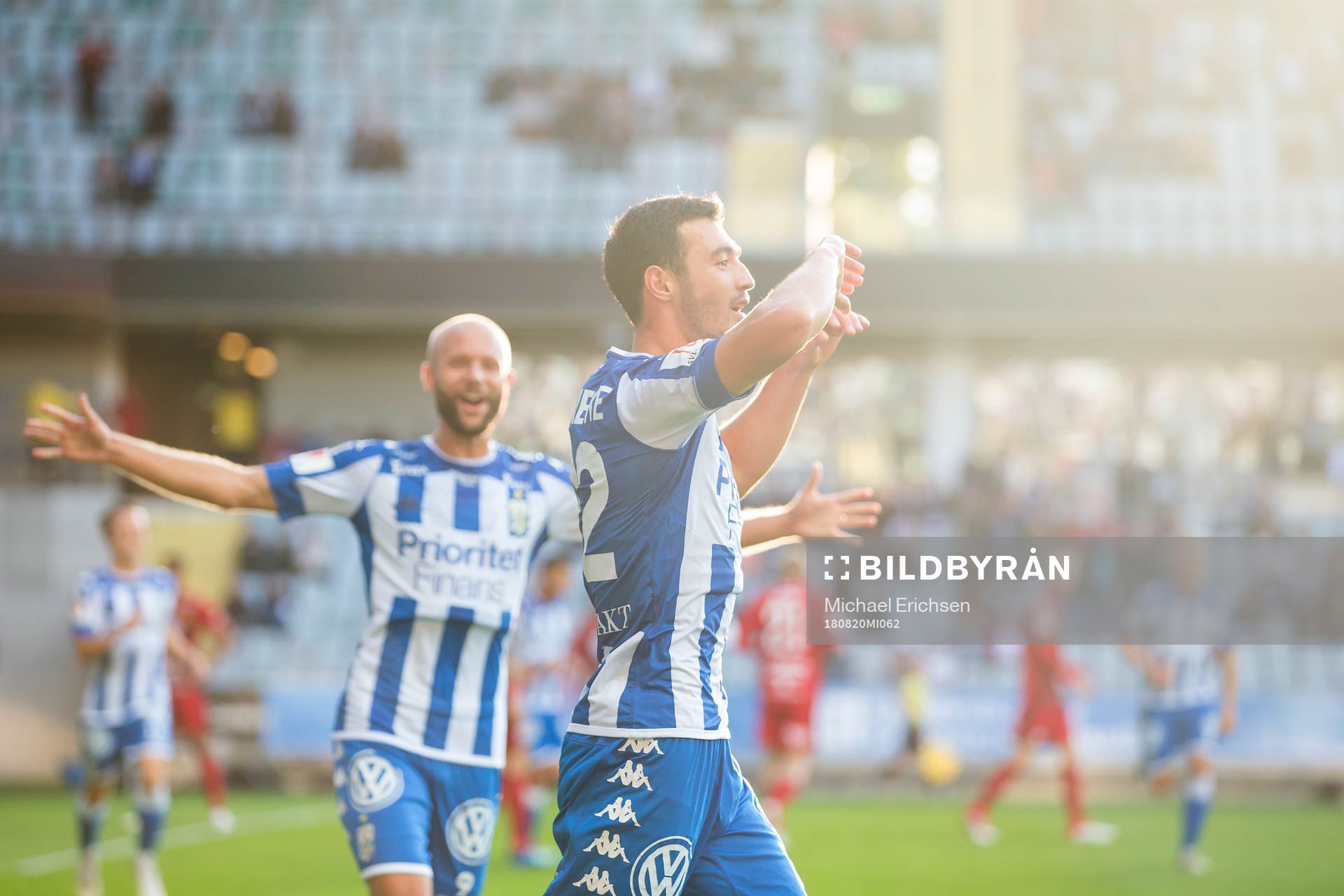IFK Göteborgs Giorgi Kharaishvili jublar med Robin Söder