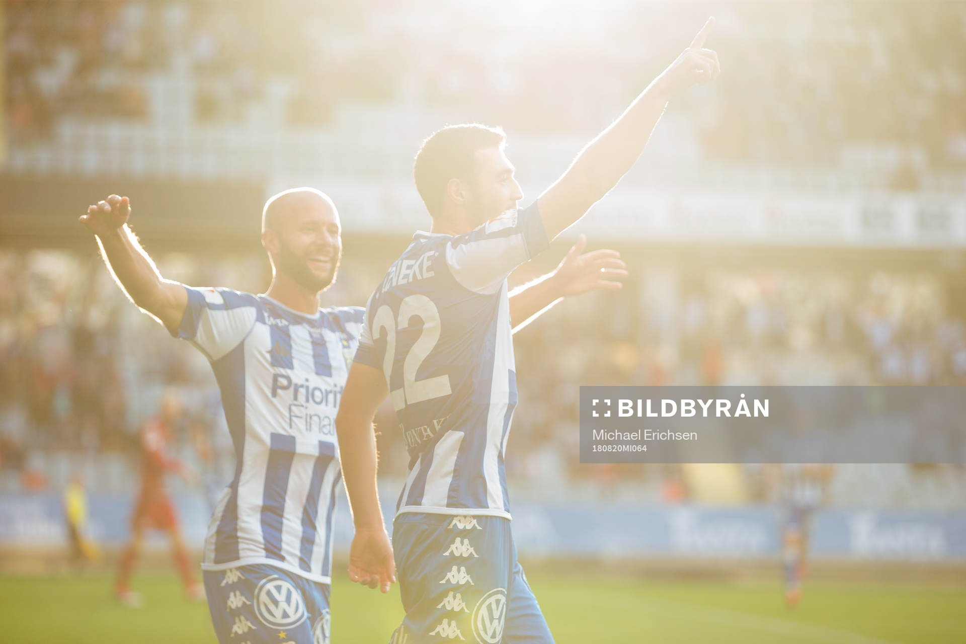 IFK Göteborgs Giorgi Kharaishvili jublar med Robin Söder
