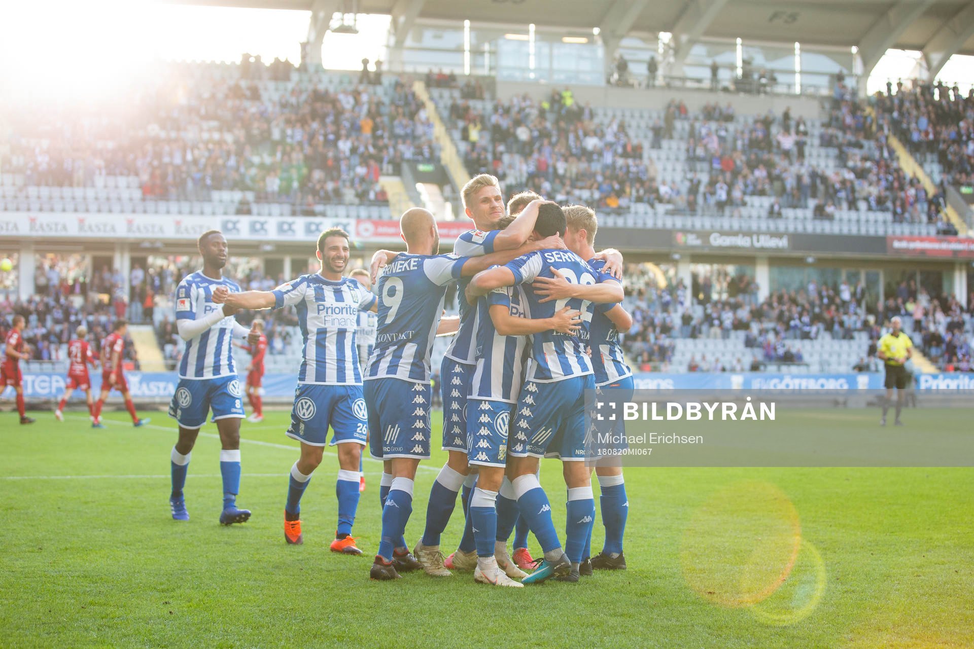 IFK Göteborgs Giorgi Kharaishvili jublar med lagkamrater