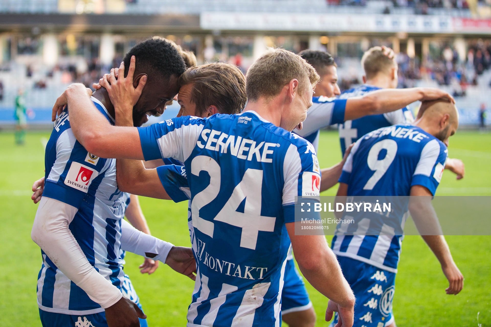 IFK Göteborgs Vajebah Kaliefah Sakor jublar med Patrik Karlsson Lagemyr och Sebastian Ohlsson efter 2-1 under fotbollsmatchen i allsvenskan mellan IFK Göteborg och Östersund den 20 augusti 2018 i Göteborg.