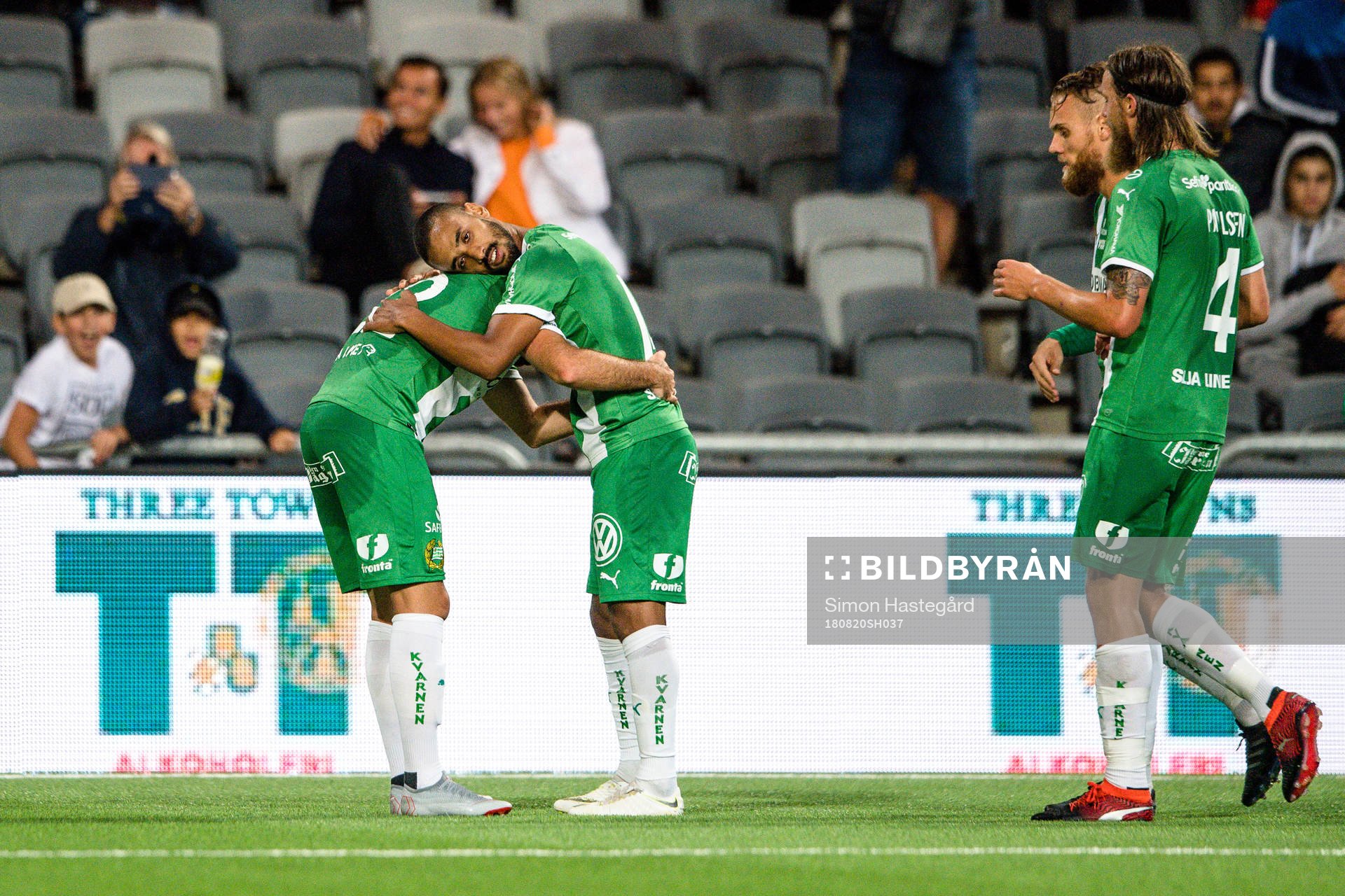 Hammarbys Muamer Tankovic och Junes Barny jublar