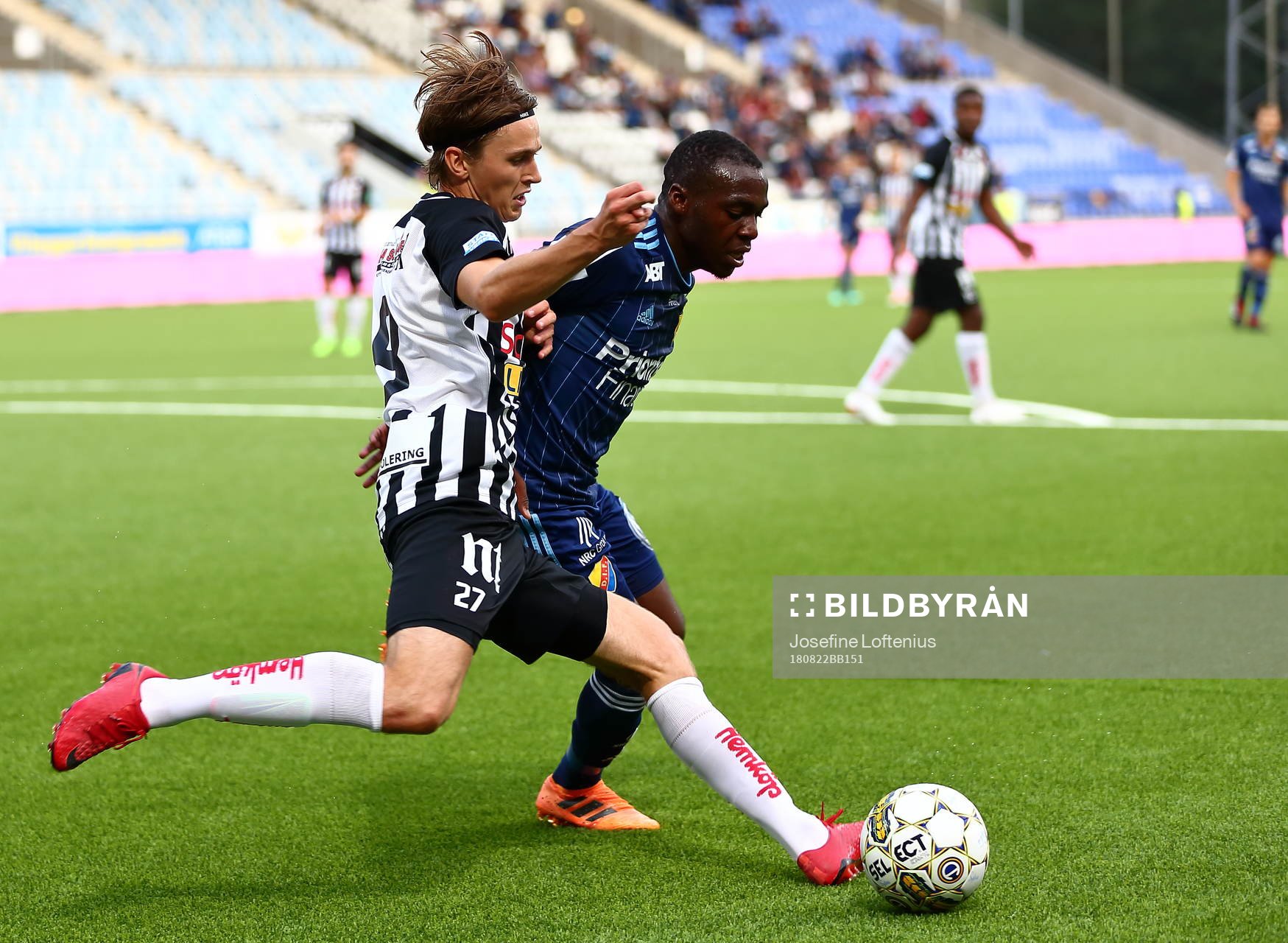 Sylviaspelare mot Djurgårdens Edward Chilufya
