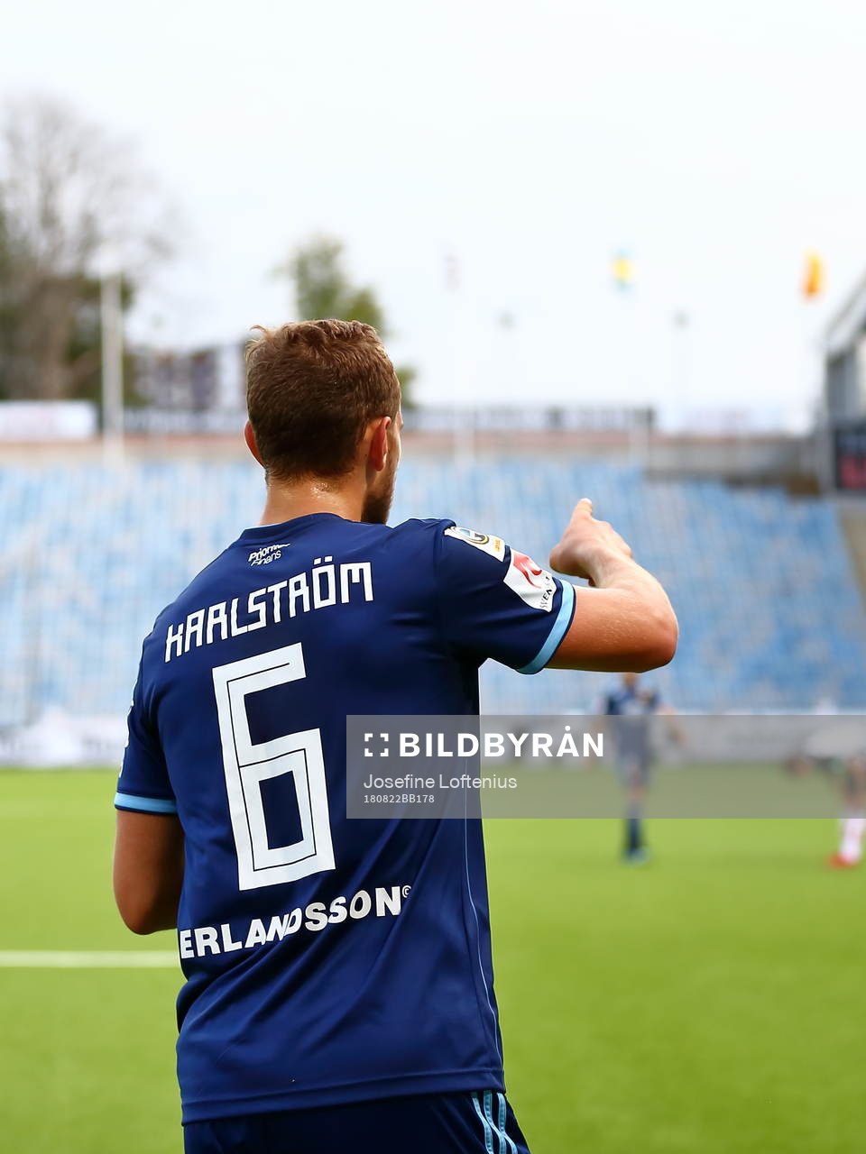 Djurgårdens Jesper Karlström jublar efter sitt 0-1-mål under fotbollsmatchen i Svenska Cupen mellan Sylvia och Djurgården den 22 augusti 2018 i Norrköping.