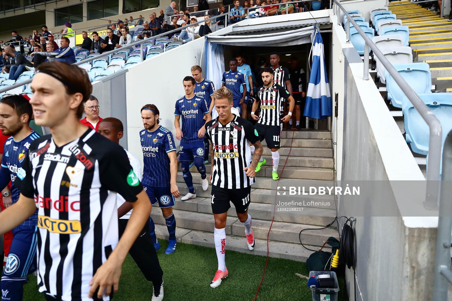 Intåg till fotbollsmatchen i Svenska Cupen mellan Sylvia