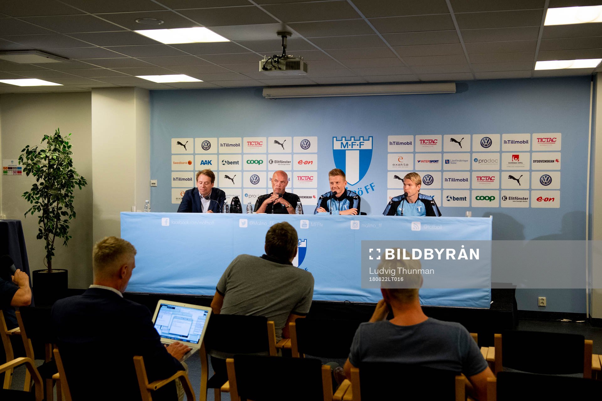 Press officer Peter Åhlander, head coach Uwe Rösler,