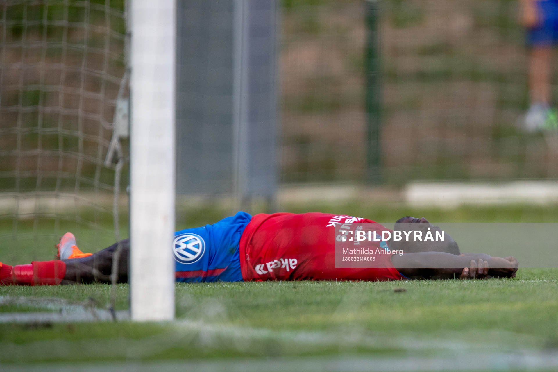 Helsingborgs Thierry Zahui blir liggande