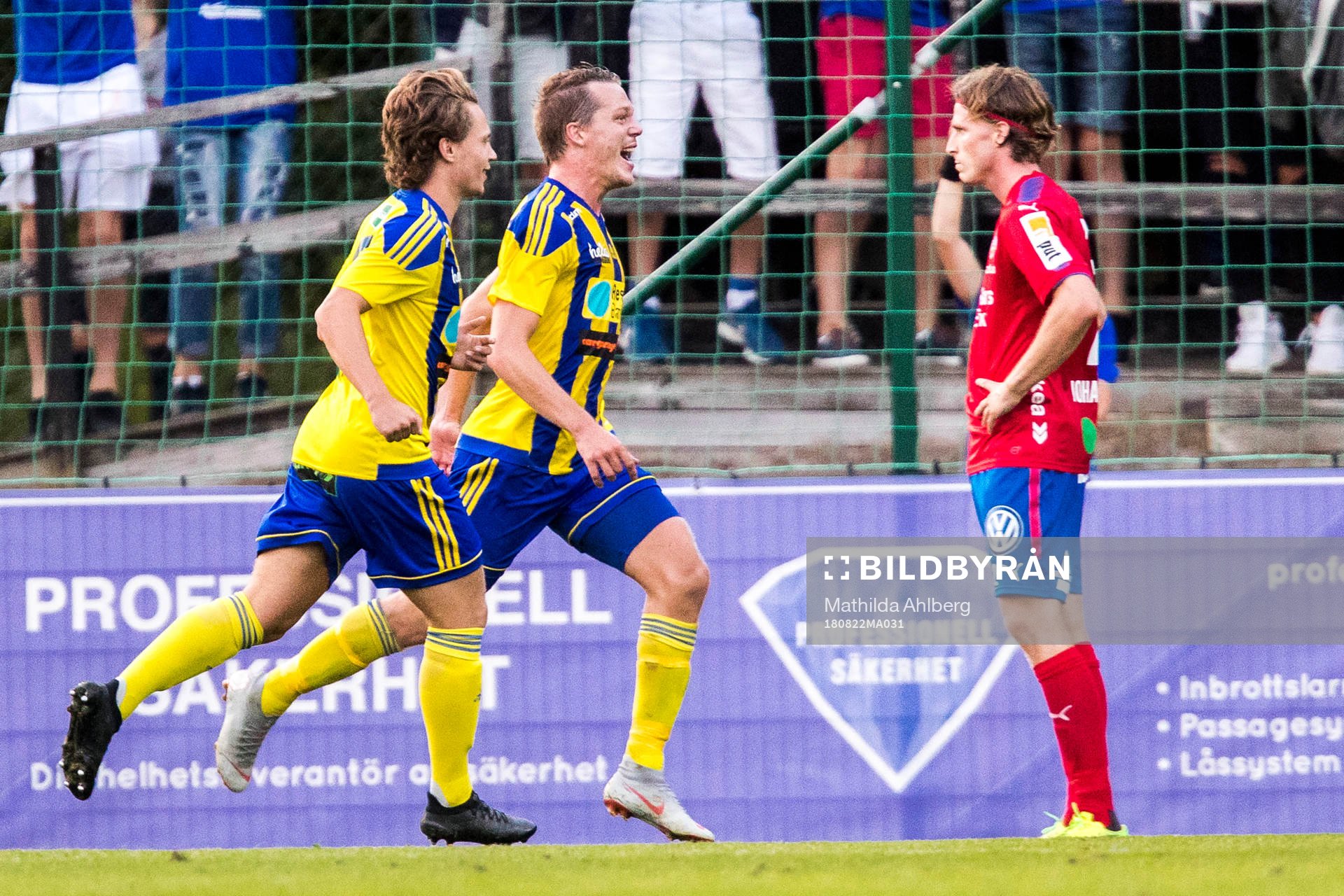Eskilsminnes Filip Ottosson och Jesper Larsson jublar