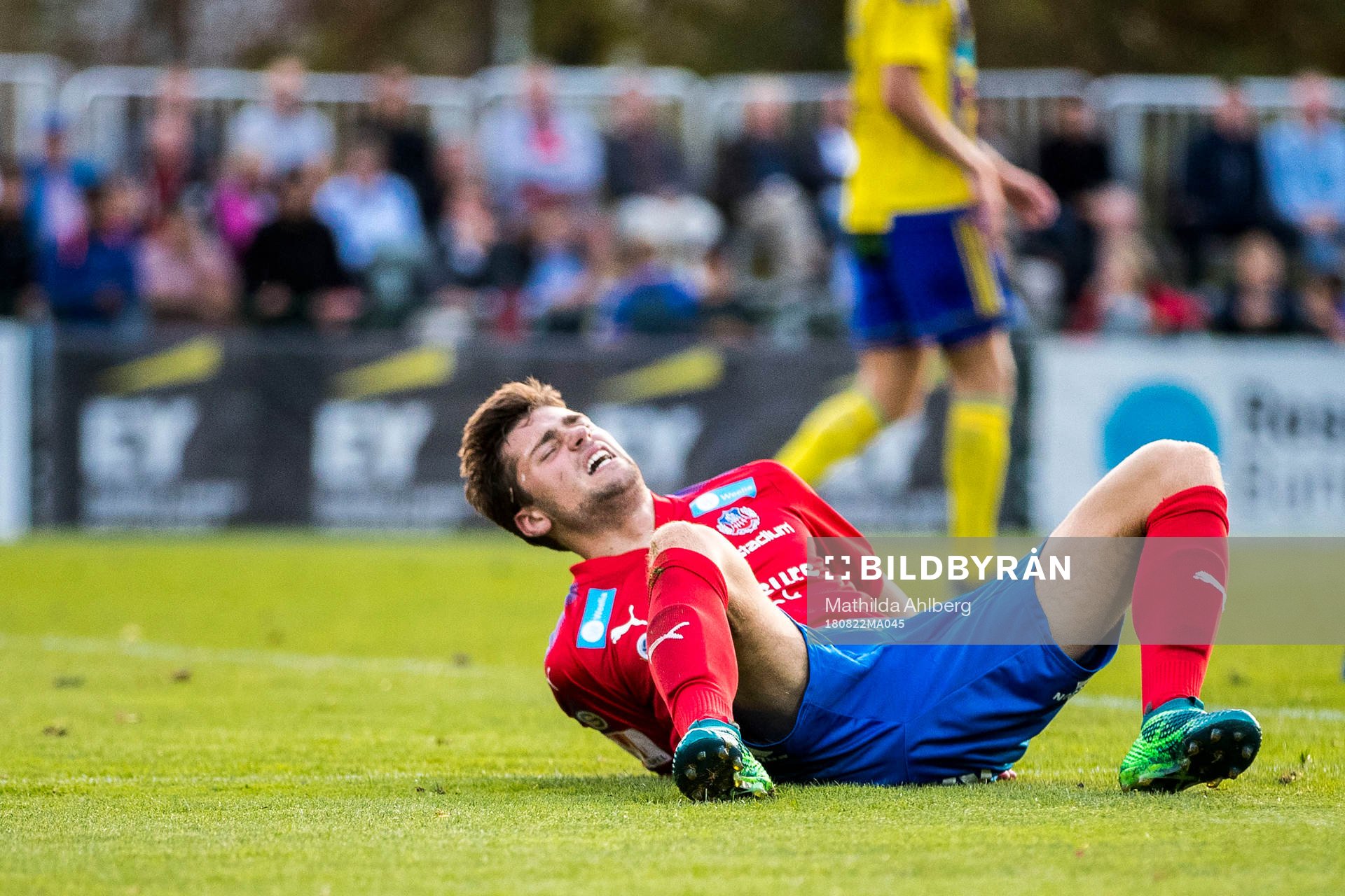 Helsingborgs Mattias Almeida Sundell grimaserar
