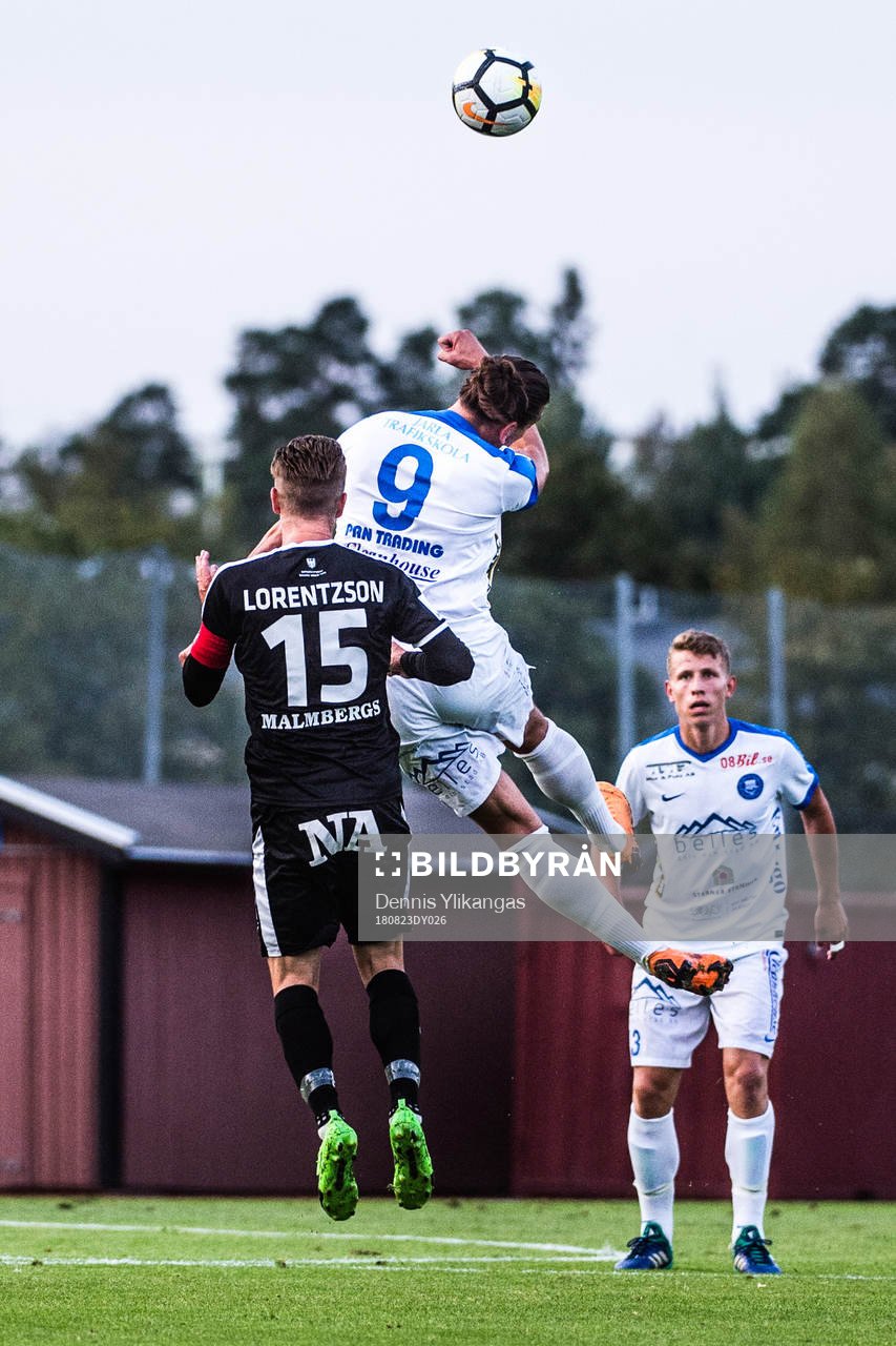 Örebros 15 Martin Lorentzson i nickduell med Akropolis 9