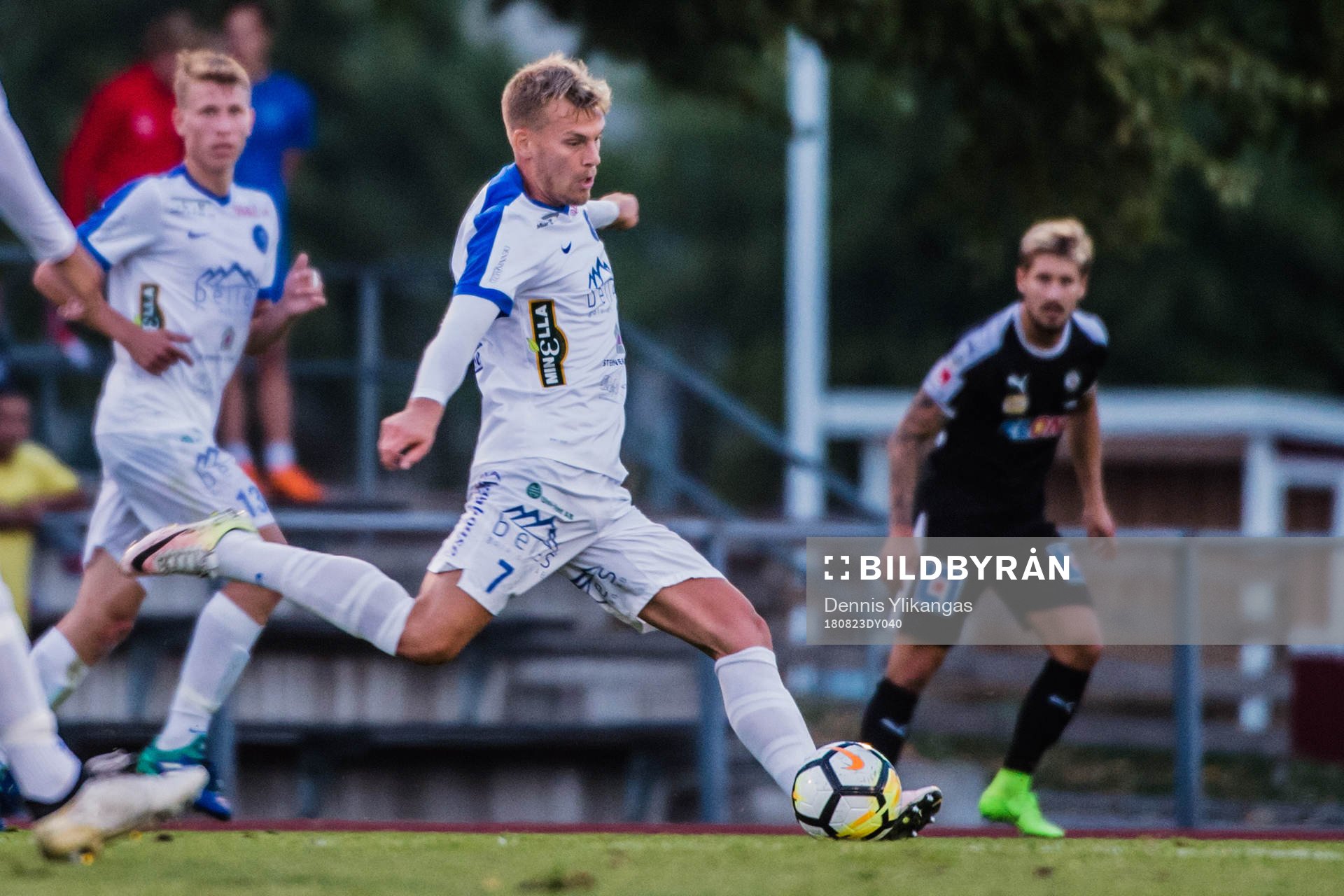 7 Jens Jacobsson med ett skottförsök