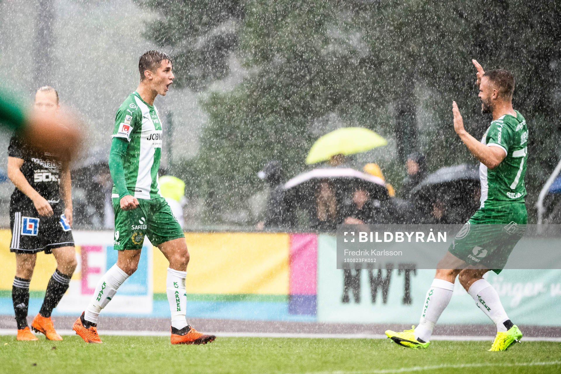 Hammarbys Leo Bengtsson jublar