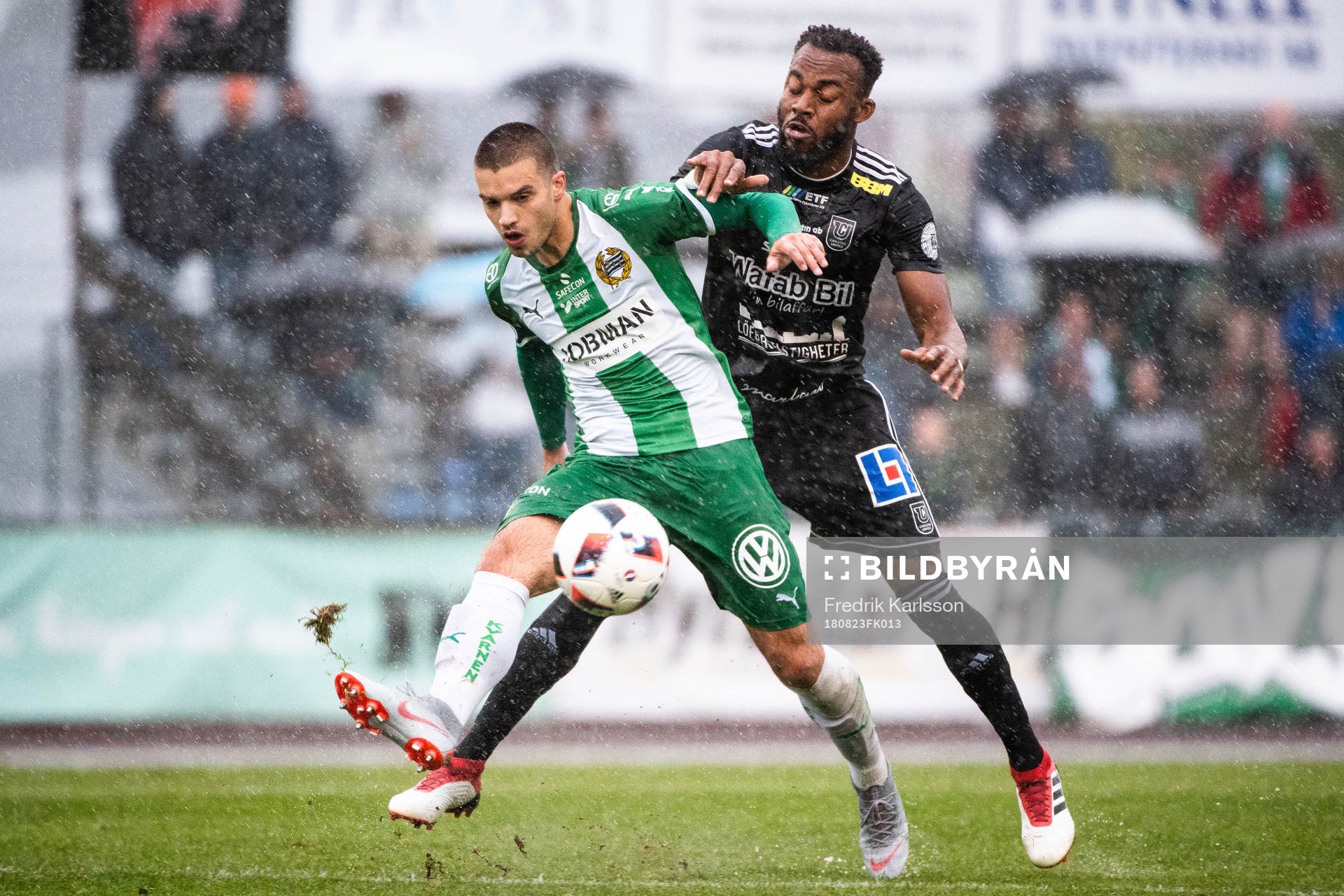 Hammarbys Vladimir Rodic och Carlstads Uchenna Ike