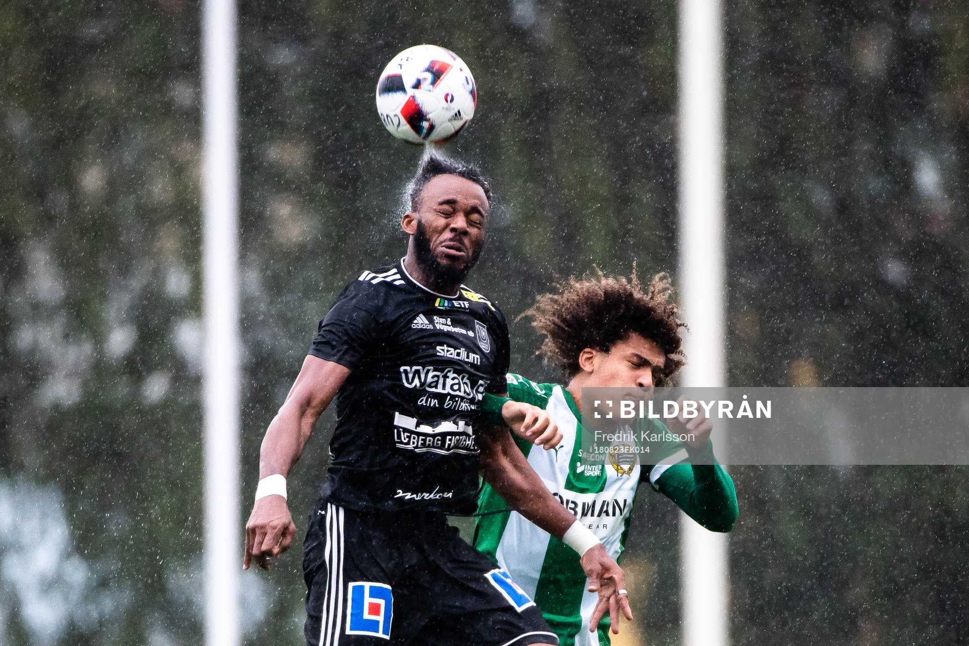 Carlstads Uchenna Ike och Hammarbys Neto Borges